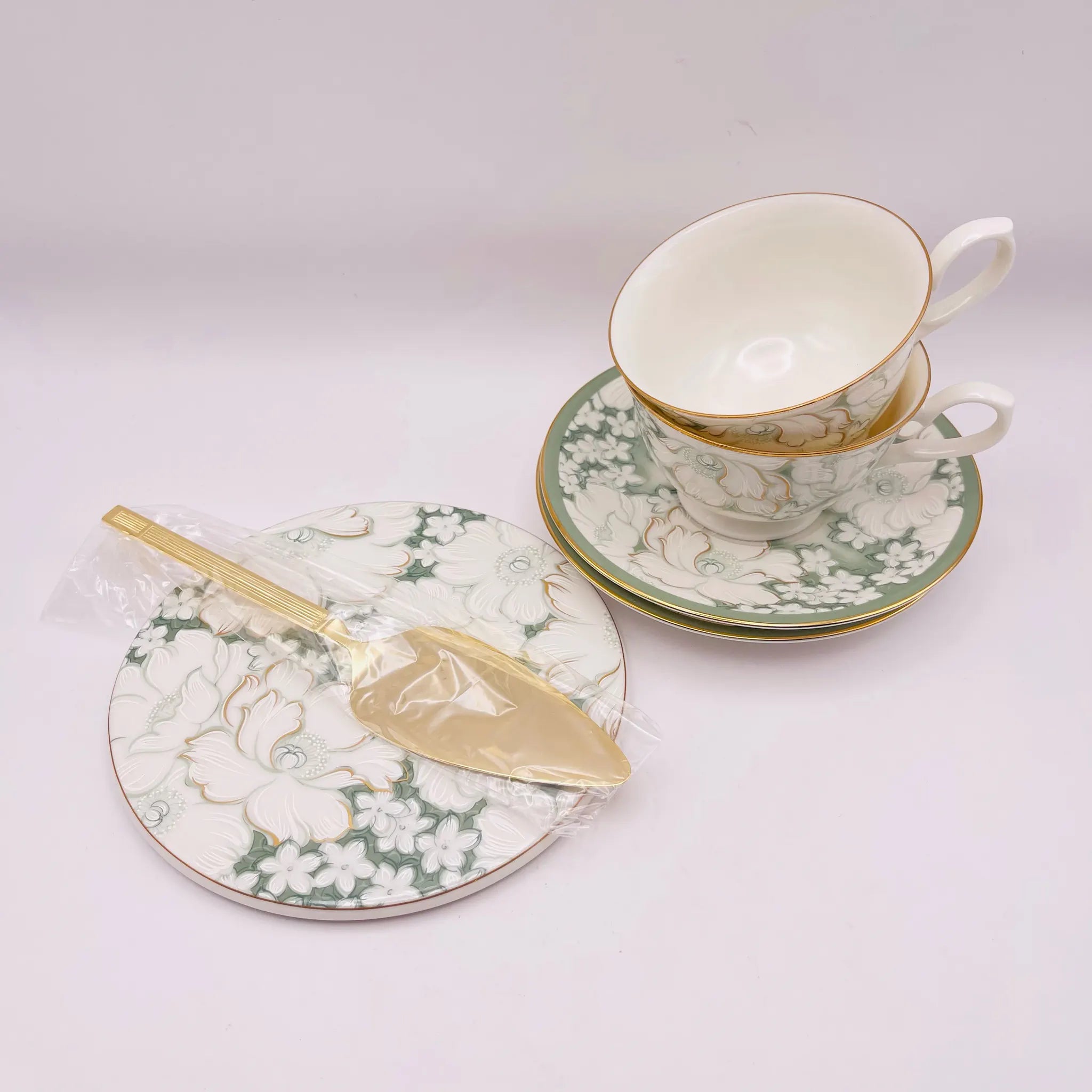 【リユース】 ティーカップセット　2P / NARUMI(ナルミ) / Fine China / 箱付き