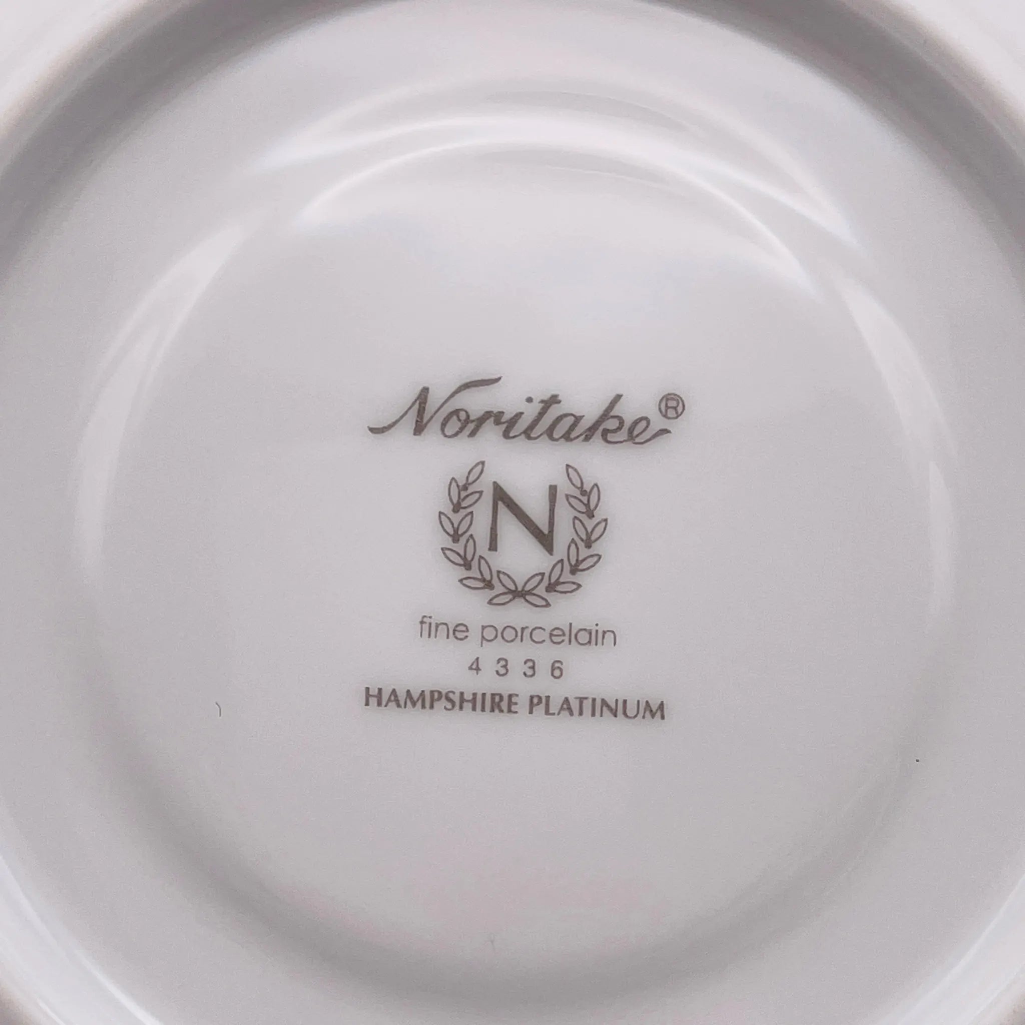 【リユース】 ティーカップ＆ソーサーセット / Noritake(ノリタケ) / ハンプシャーゴールド / ファインポーセレン / 未使用,箱あり / 箱付き