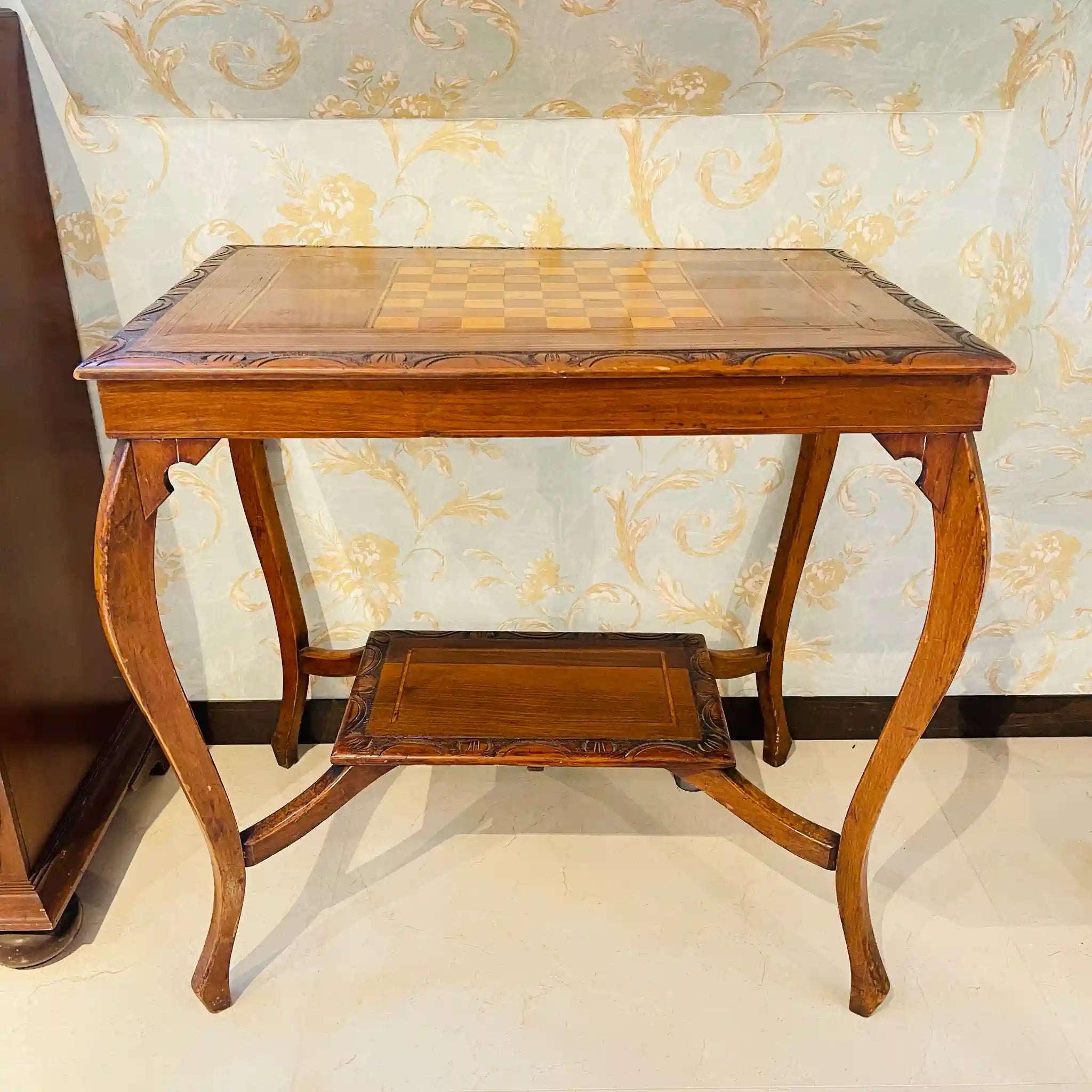 【アンティーク】 アンティーク チェステーブル / ヴィクトリア様式 / 19世紀後半 / ウォールナット材サテンウッド材クルミ材 / イギリス