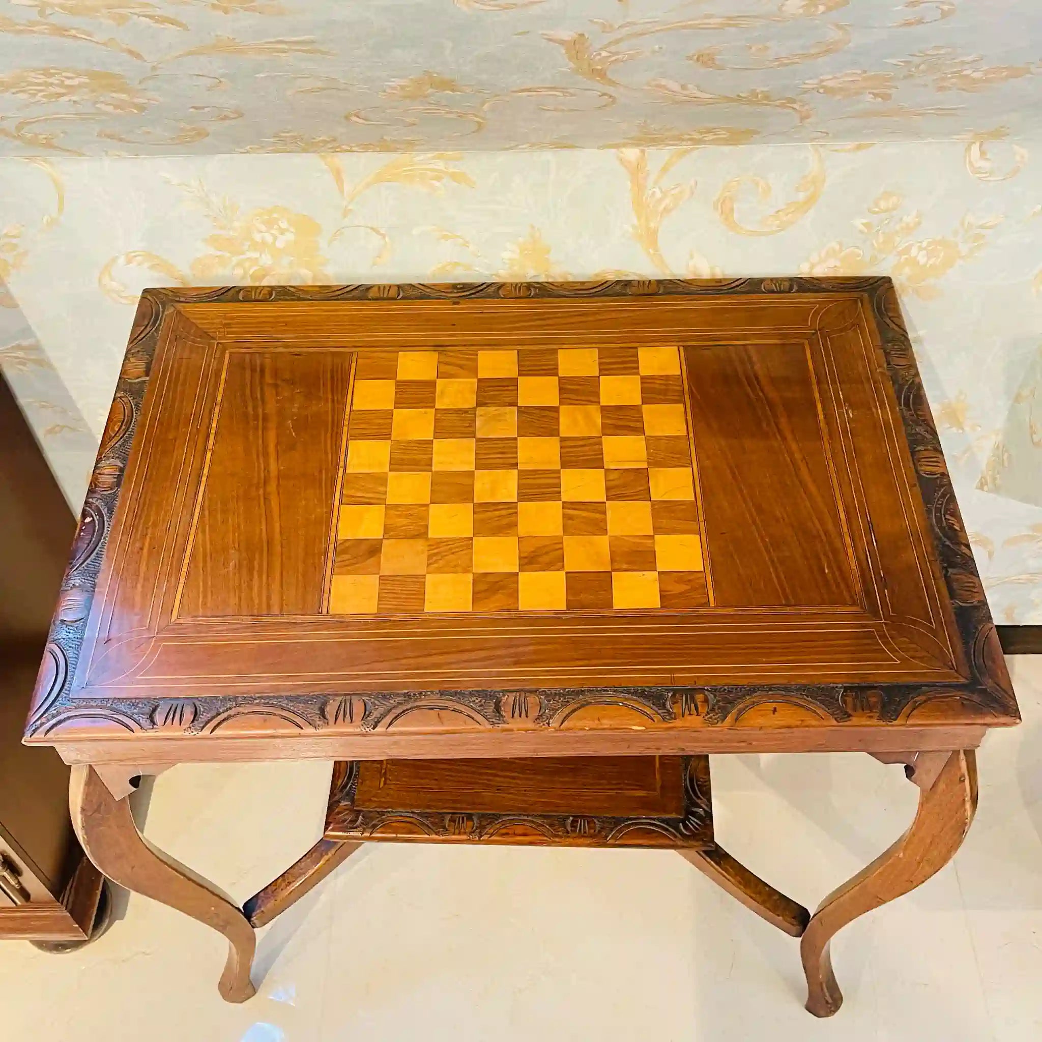 【アンティーク】 アンティーク チェステーブル / ヴィクトリア様式 / 19世紀後半 / ウォールナット材サテンウッド材クルミ材 / イギリス