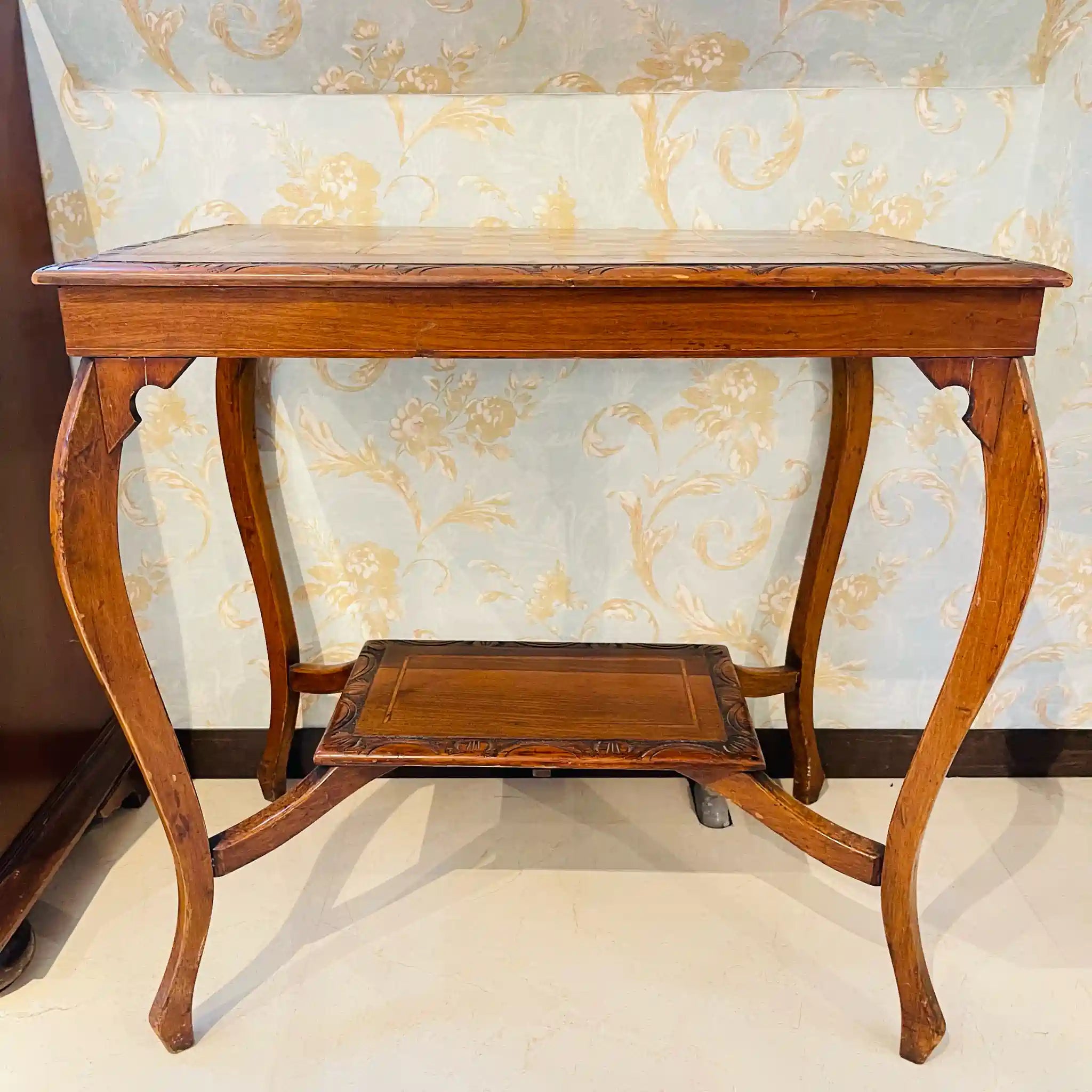 【アンティーク】 アンティーク チェステーブル / ヴィクトリア様式 / 19世紀後半 / ウォールナット材サテンウッド材クルミ材 / イギリス