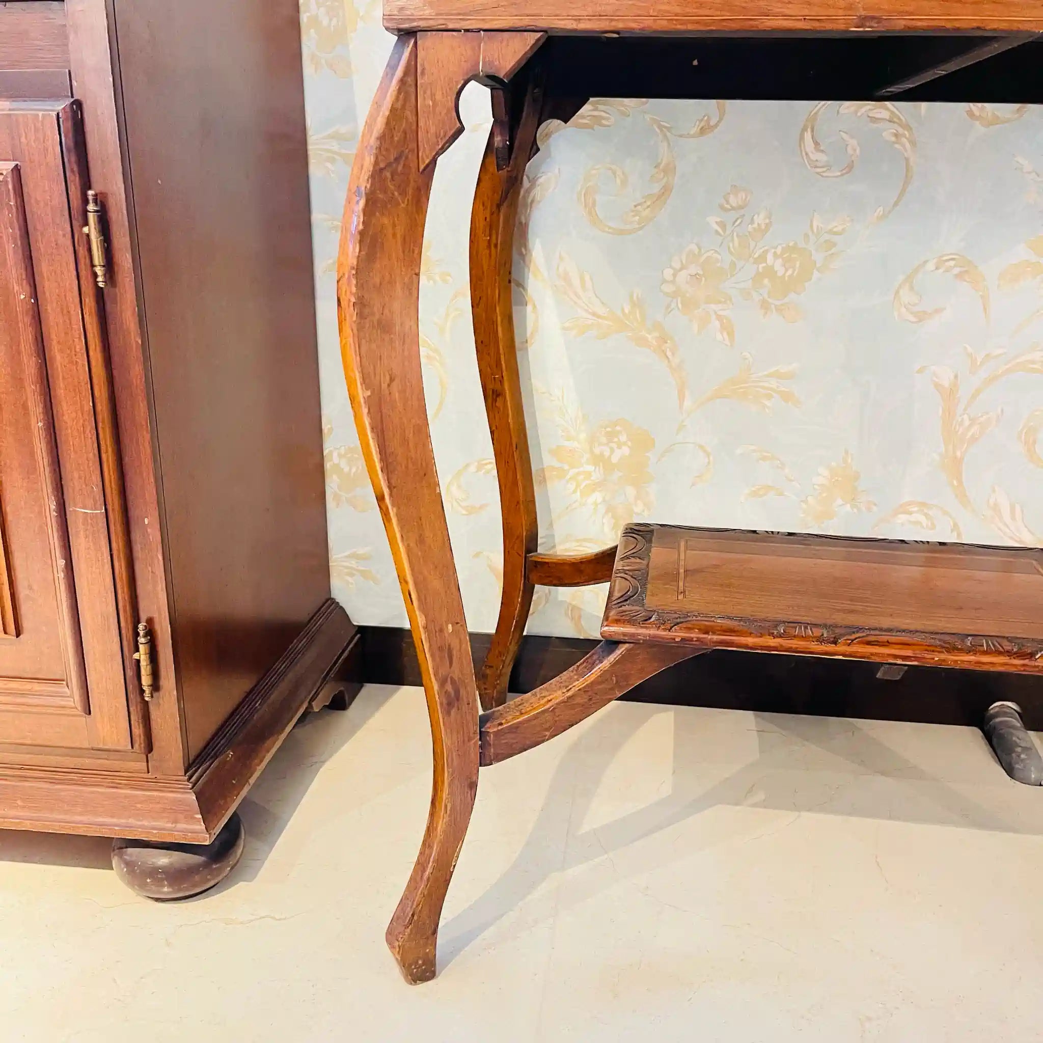 【アンティーク】 アンティーク チェステーブル / ヴィクトリア様式 / 19世紀後半 / ウォールナット材サテンウッド材クルミ材 / イギリス