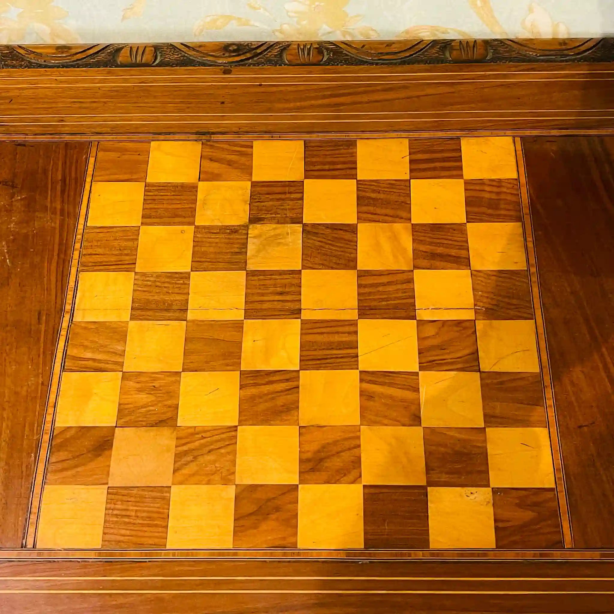 【アンティーク】 アンティーク チェステーブル / ヴィクトリア様式 / 19世紀後半 / ウォールナット材サテンウッド材クルミ材 / イギリス