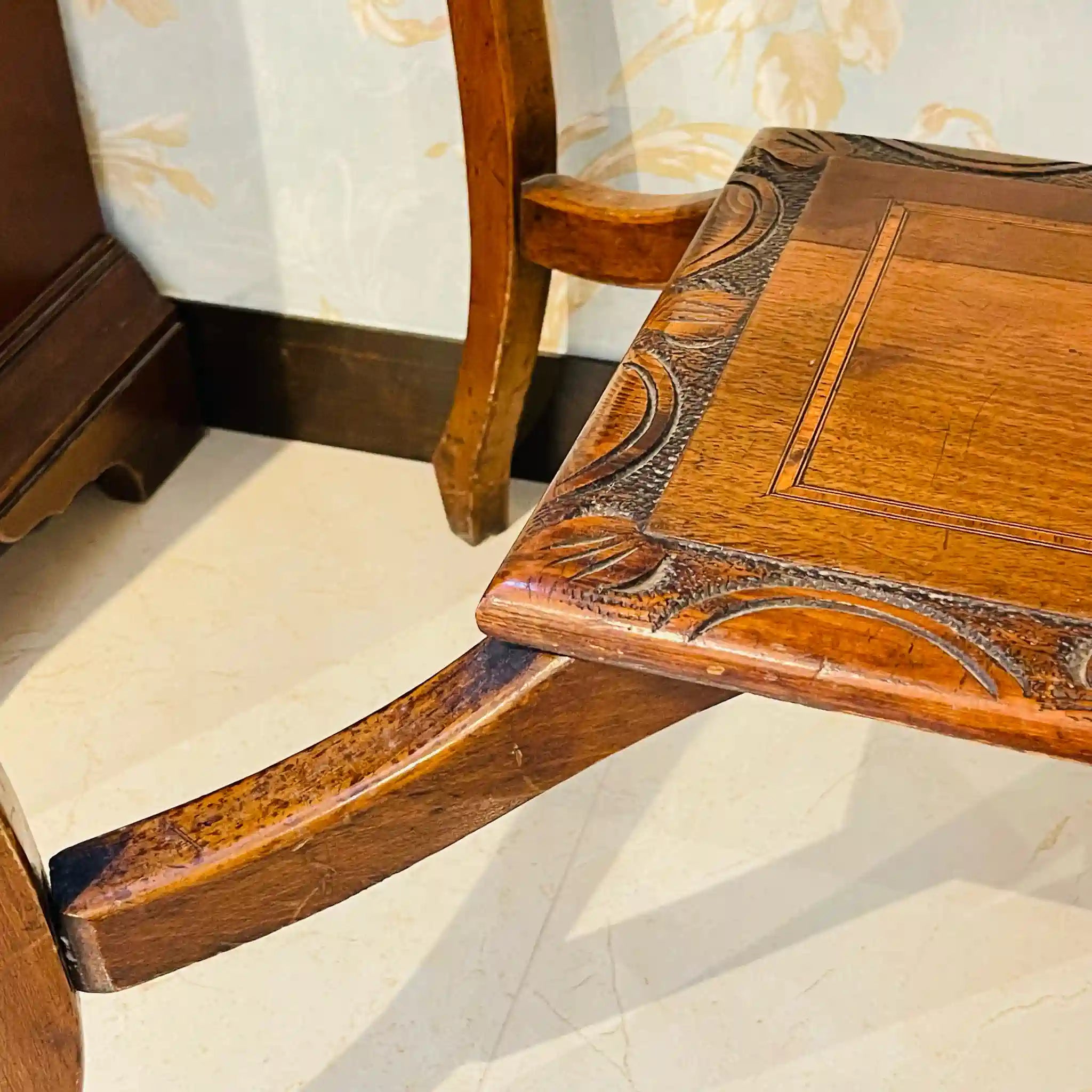 【アンティーク】 アンティーク チェステーブル / ヴィクトリア様式 / 19世紀後半 / ウォールナット材サテンウッド材クルミ材 / イギリス