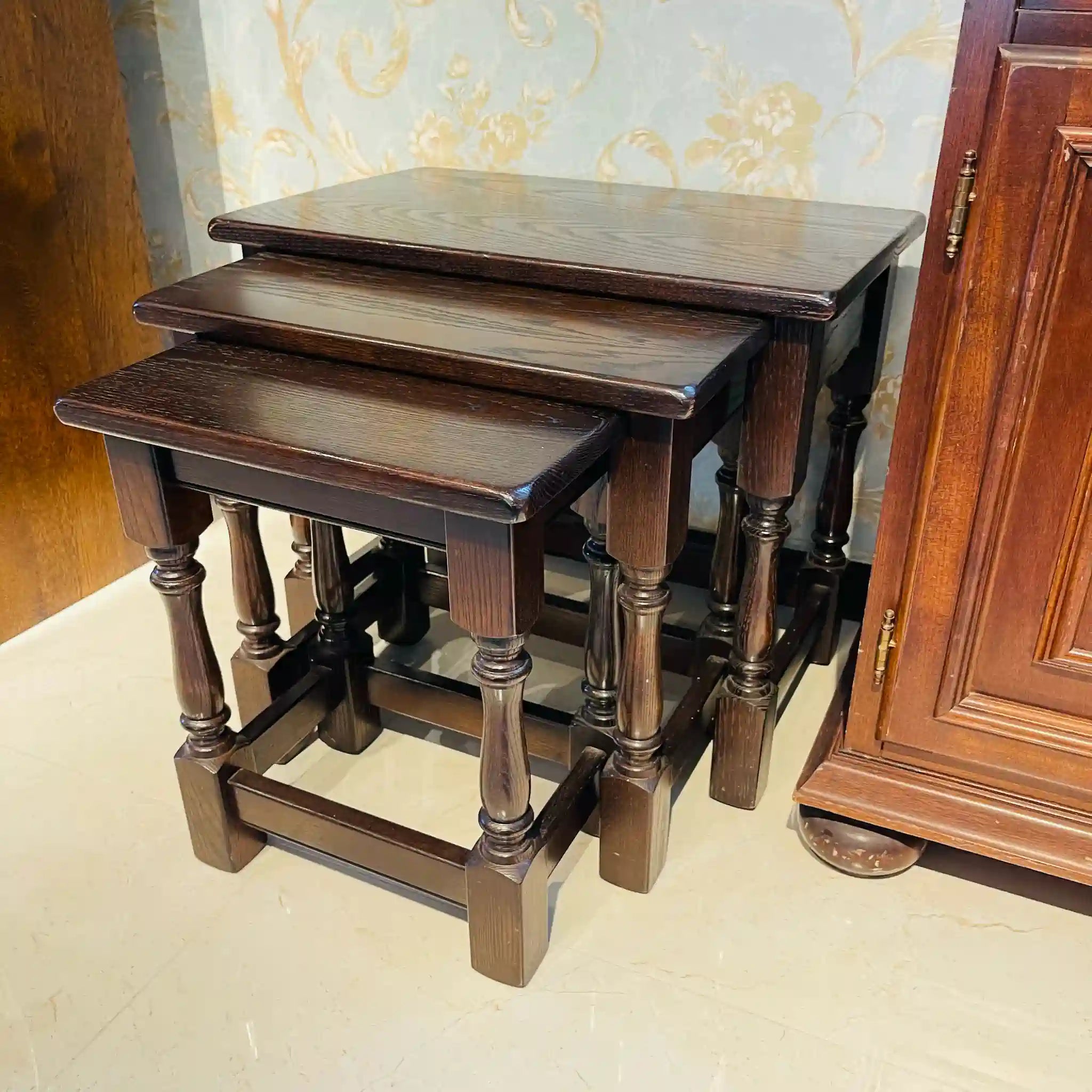 【アンティーク】 アンティークネストテーブル / ターンドレッグ / イギリス