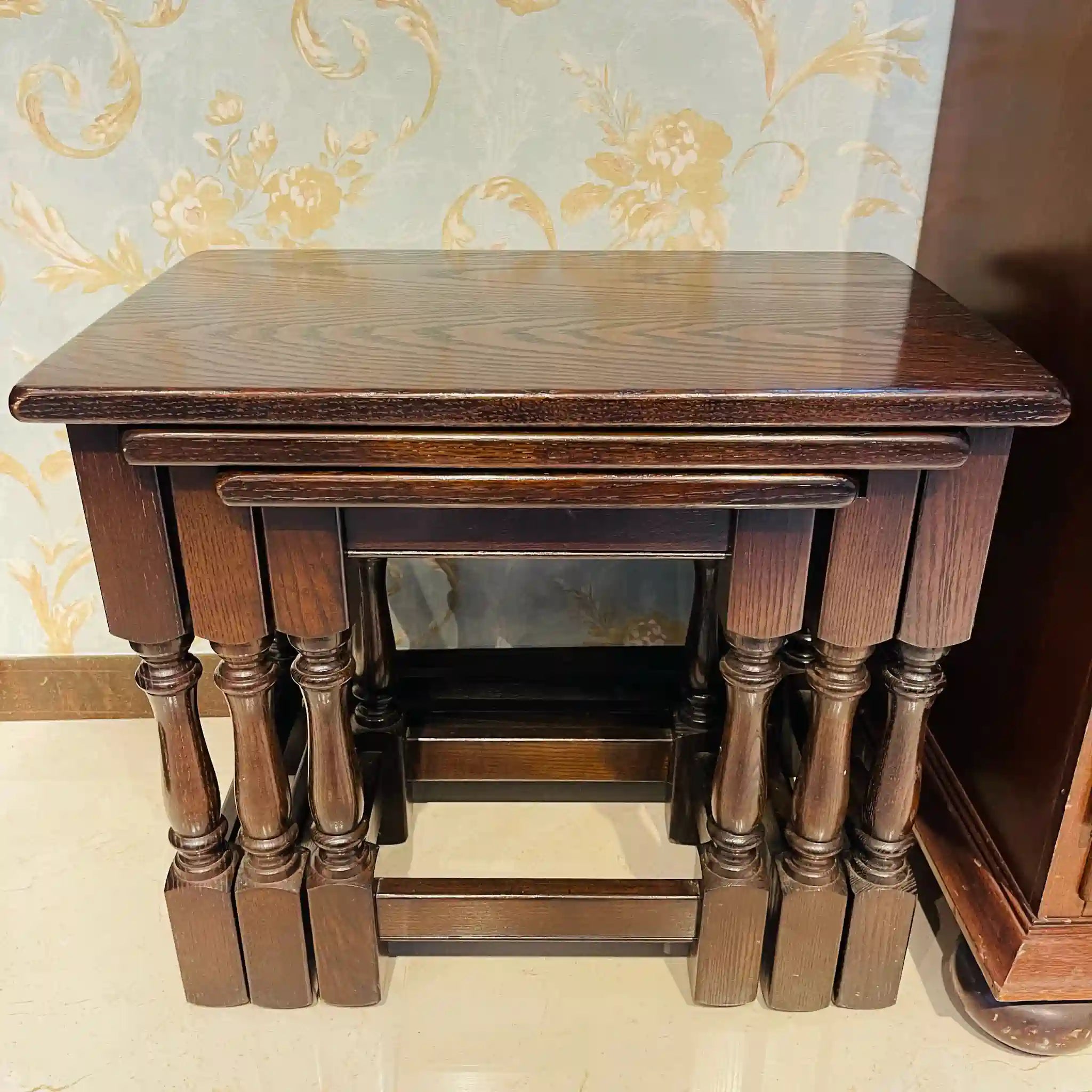 【アンティーク】 アンティークネストテーブル / ターンドレッグ / イギリス