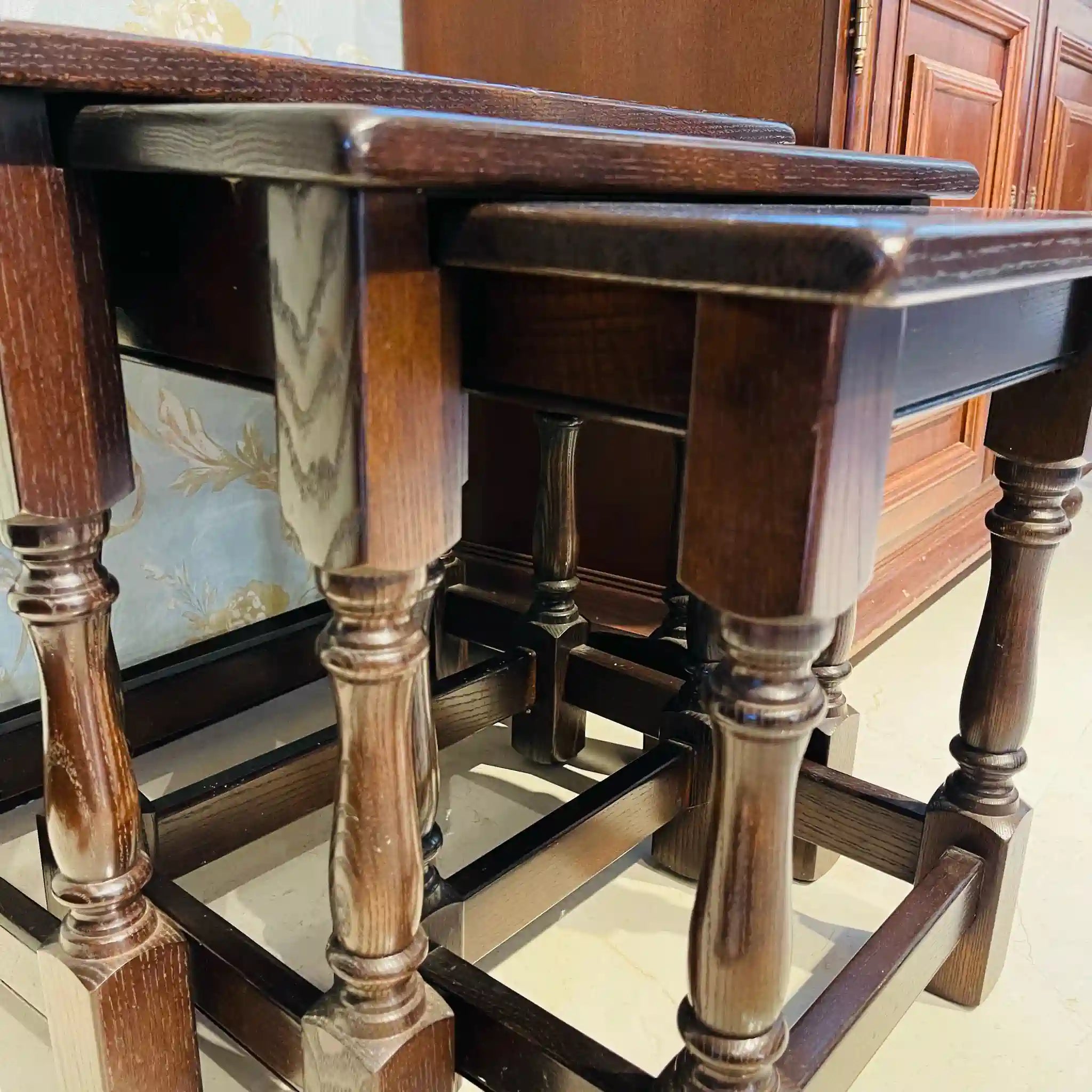 【アンティーク】 アンティークネストテーブル / ターンドレッグ / イギリス