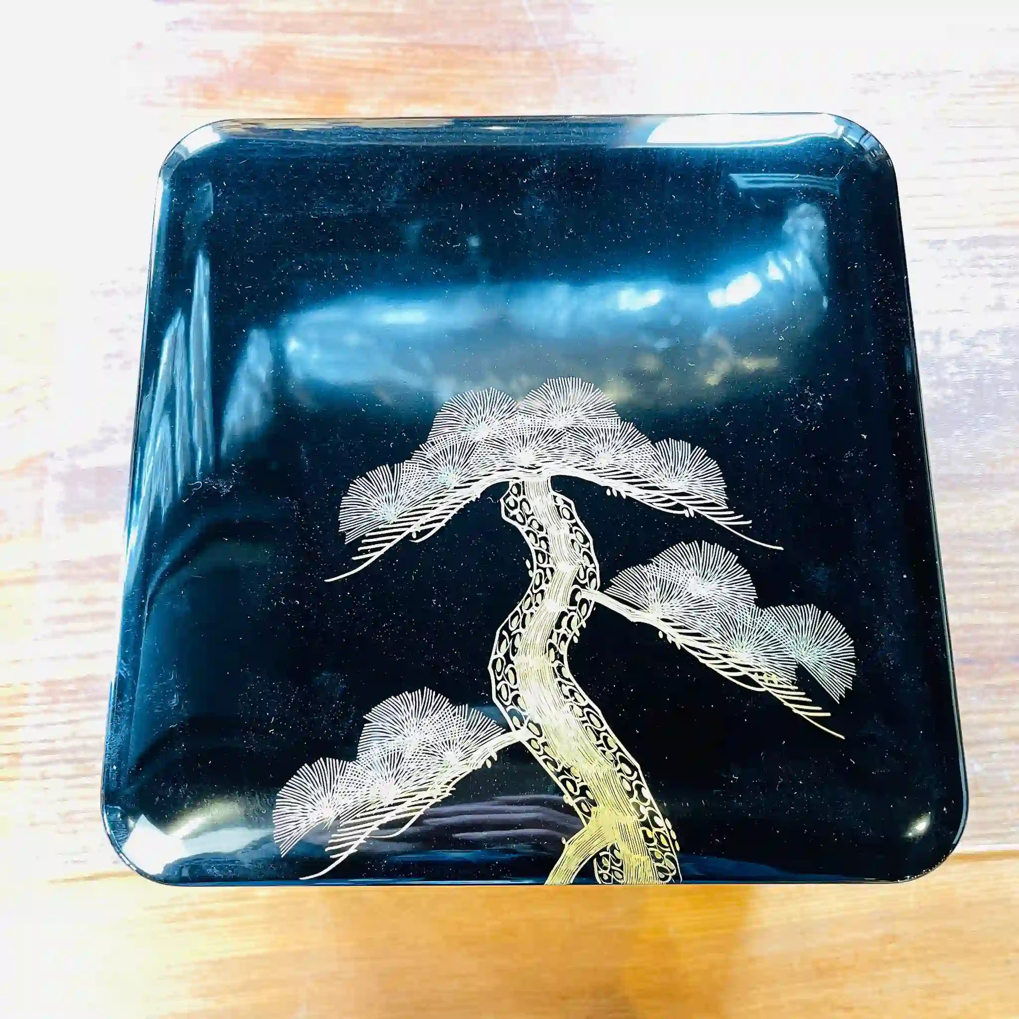 【骨董品】 漆塗り三段重 / 日本 / 木箱あり