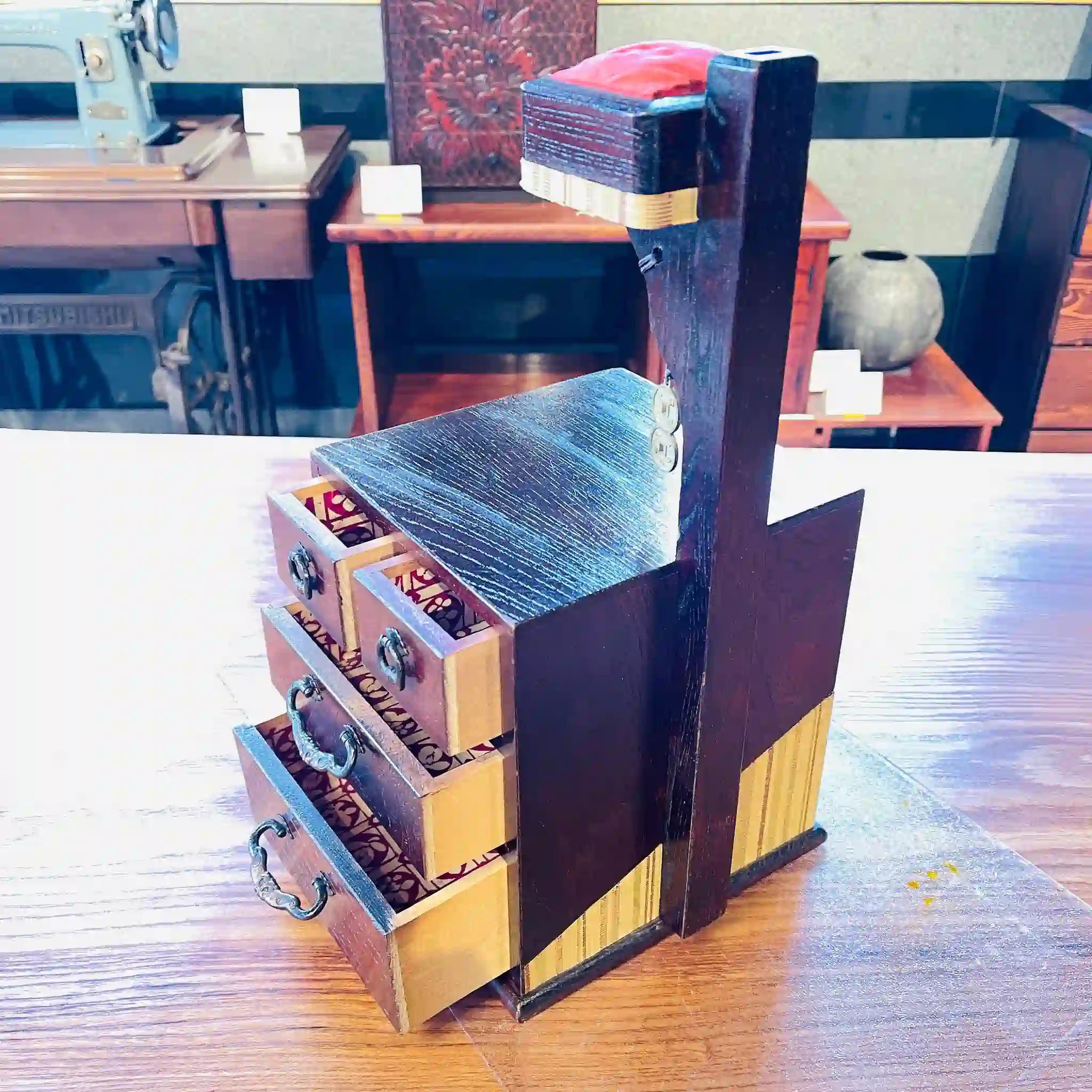 【骨董品】 裁縫箱 / 栗材 / 櫓付き