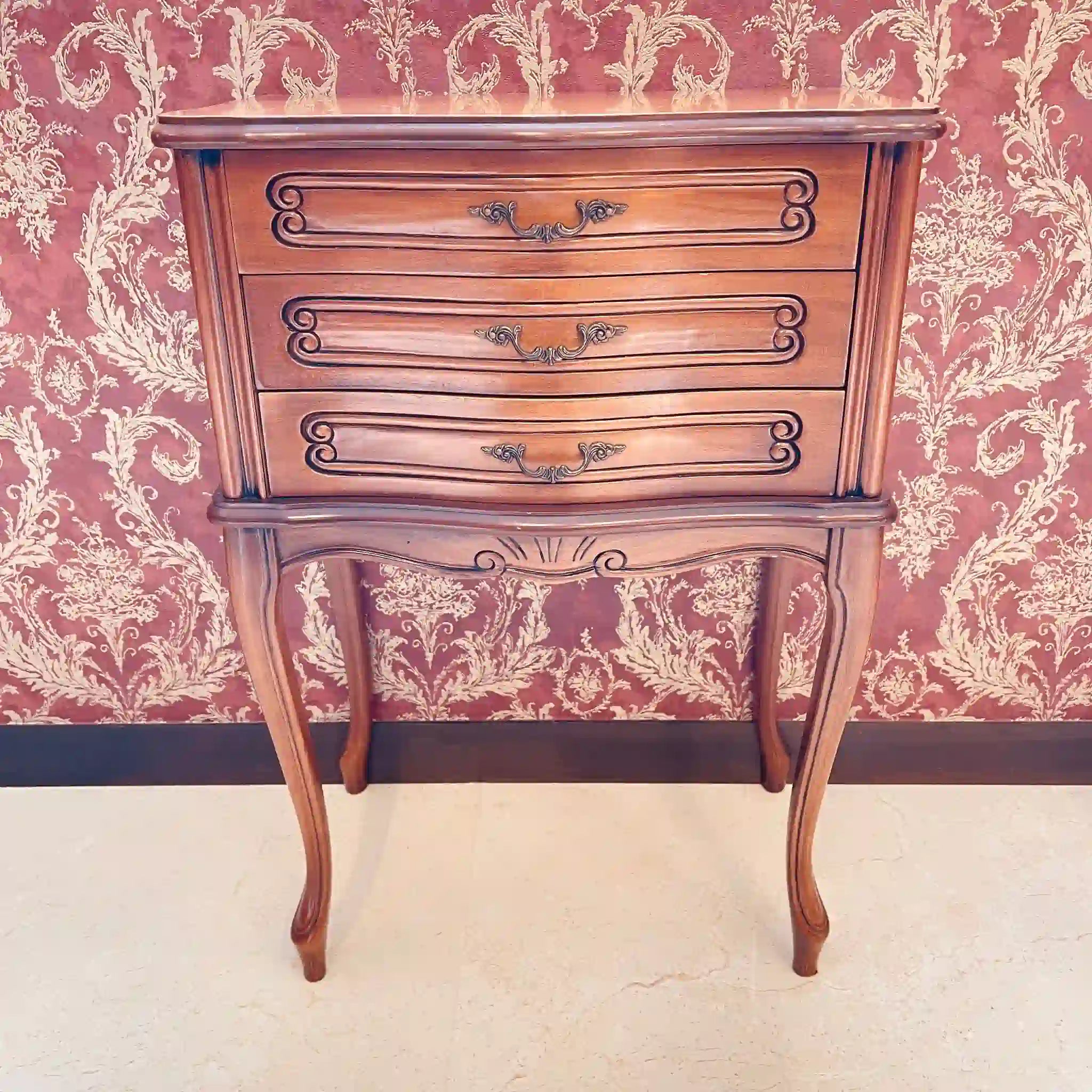 【リユース】 アンティーク調リビングチェスト / イタリア / 猫脚