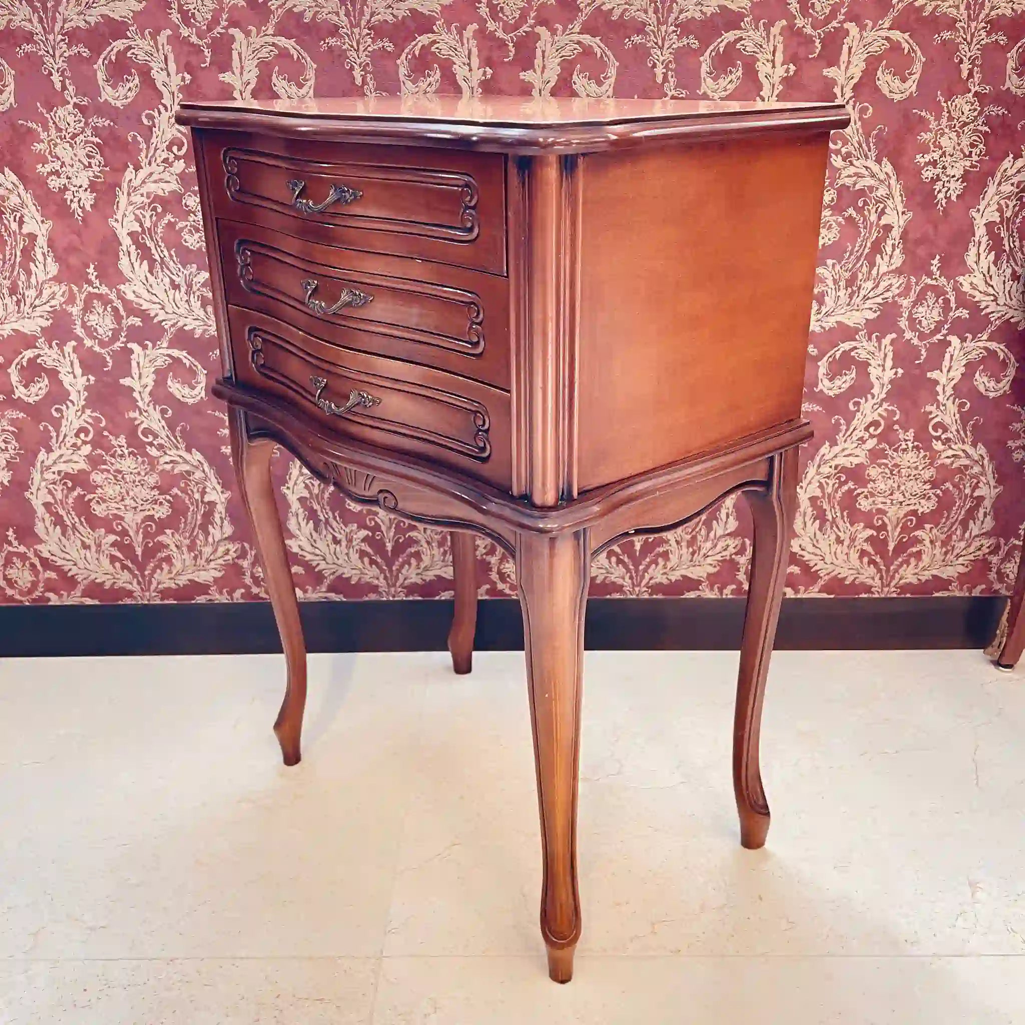 【リユース】 アンティーク調リビングチェスト / イタリア / 猫脚