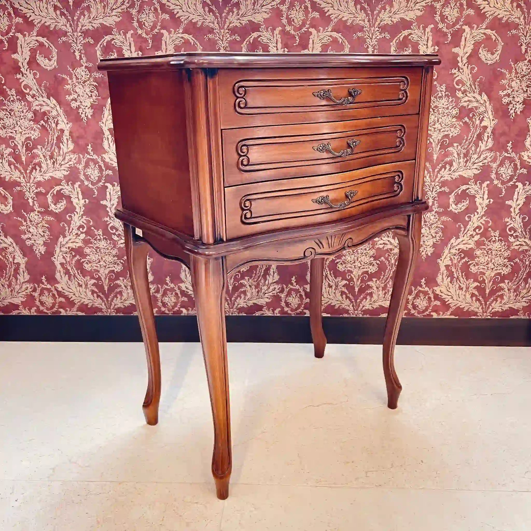 【リユース】 アンティーク調リビングチェスト / イタリア / 猫脚