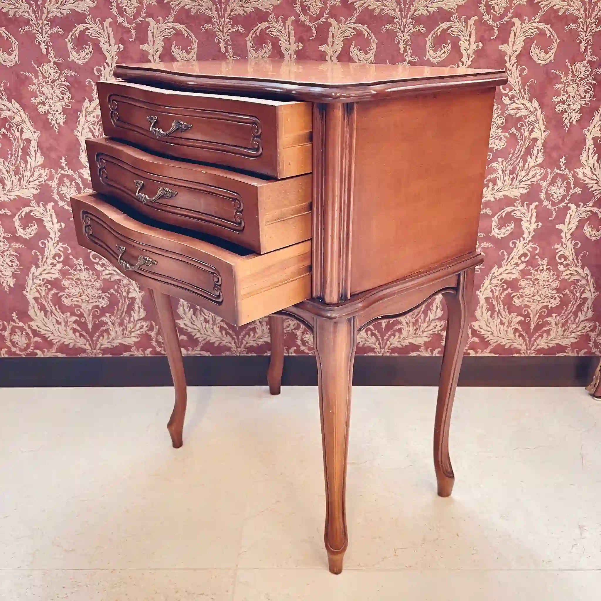 【リユース】 アンティーク調リビングチェスト / イタリア / 猫脚