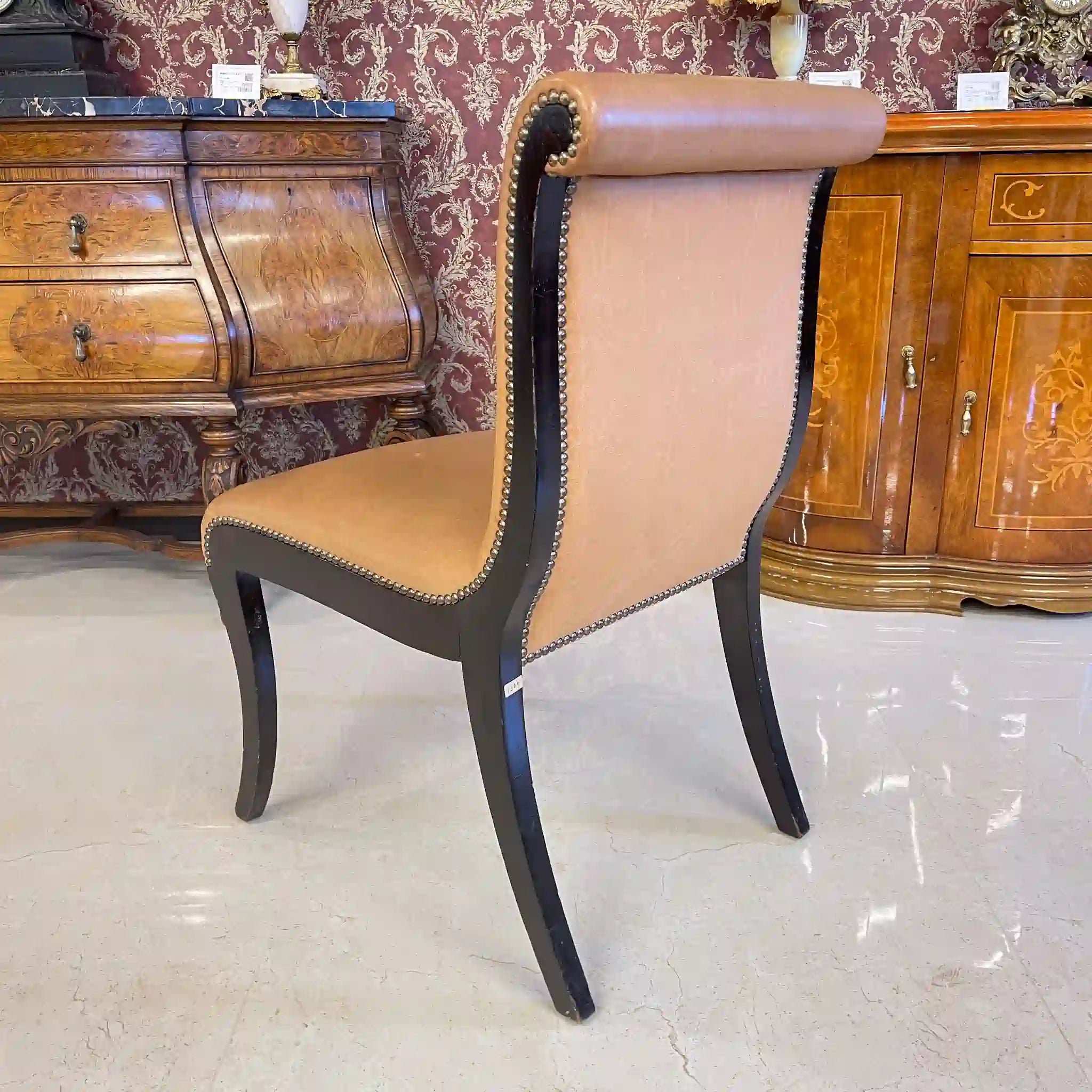 【アンティーク】 ダイニングチェア / 本革 / イギリス直輸入