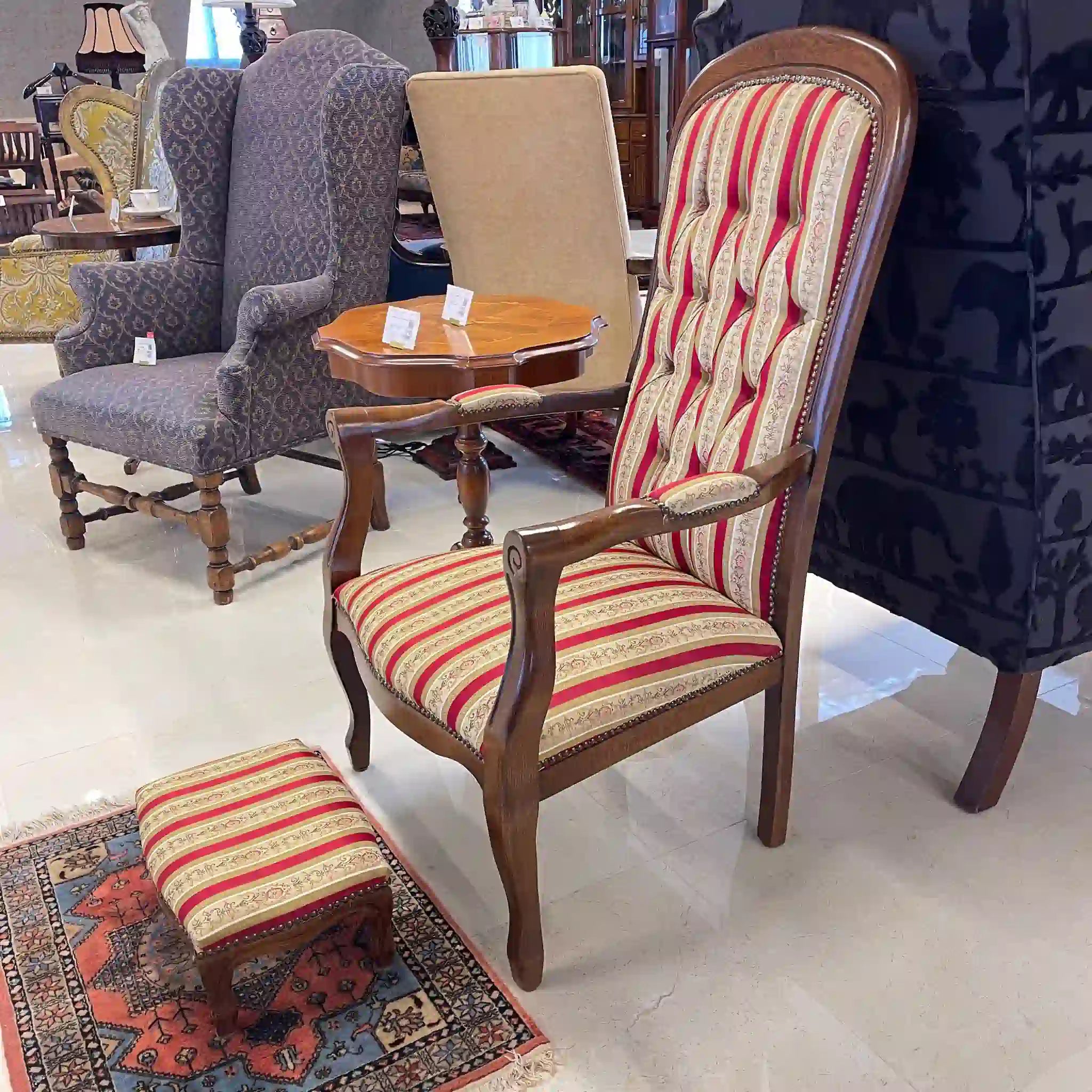 【リユース】 ハイバックアームチェア / イタリア / オットマン付き