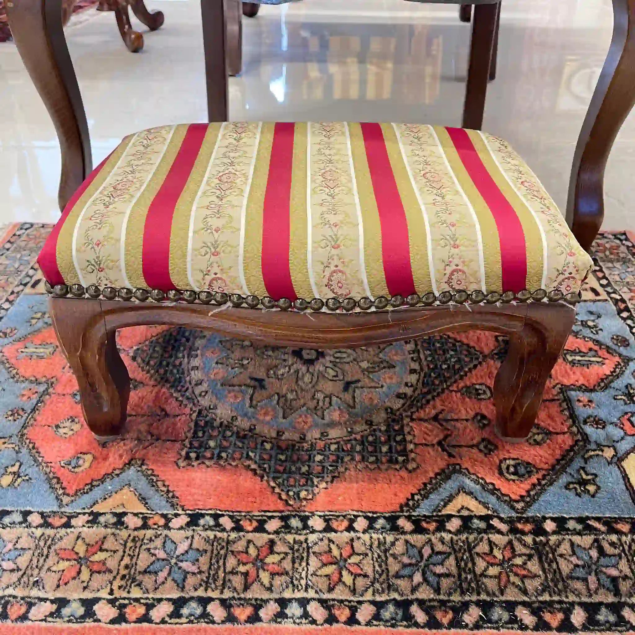 【リユース】 ハイバックアームチェア / イタリア / オットマン付き