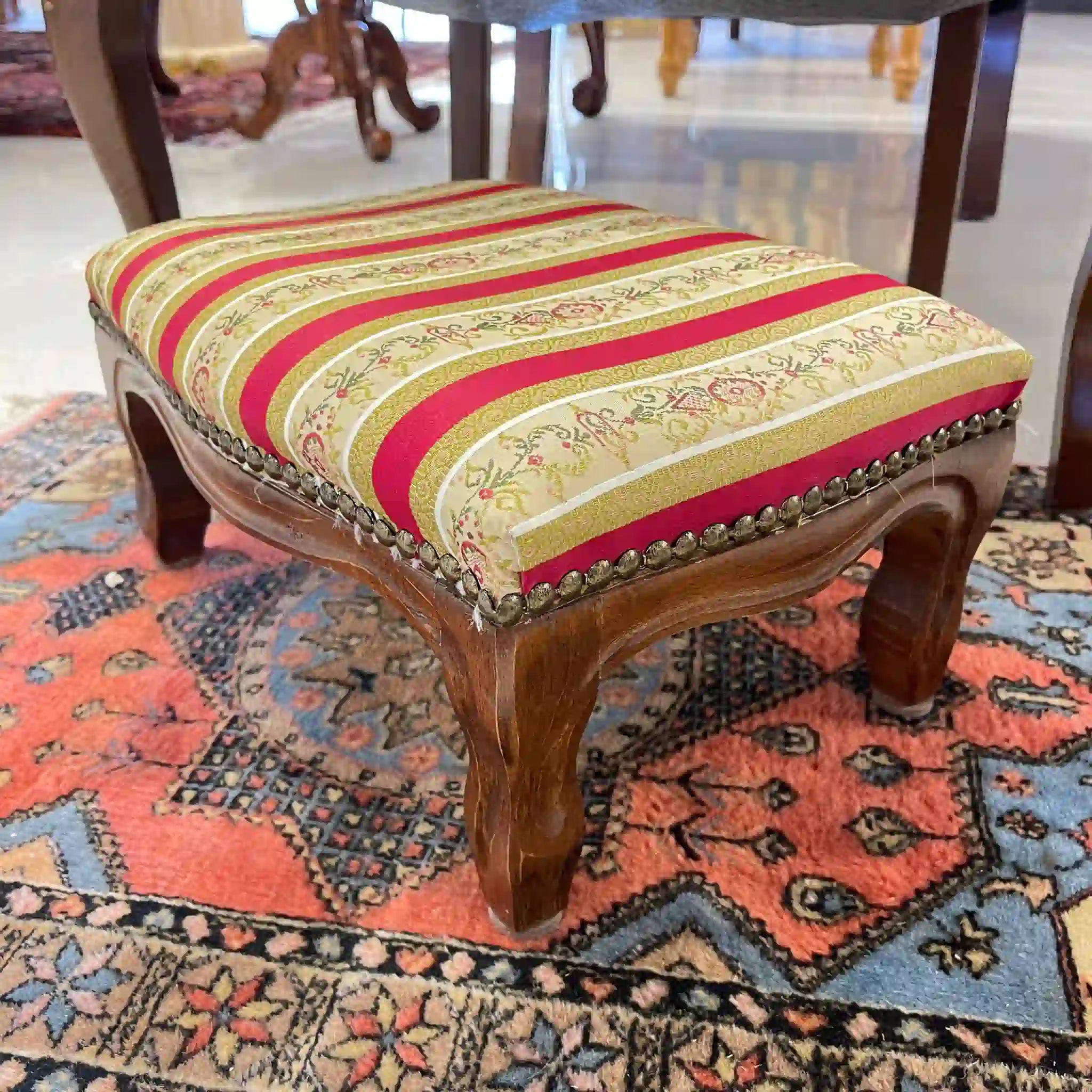 【リユース】 ハイバックアームチェア / イタリア / オットマン付き