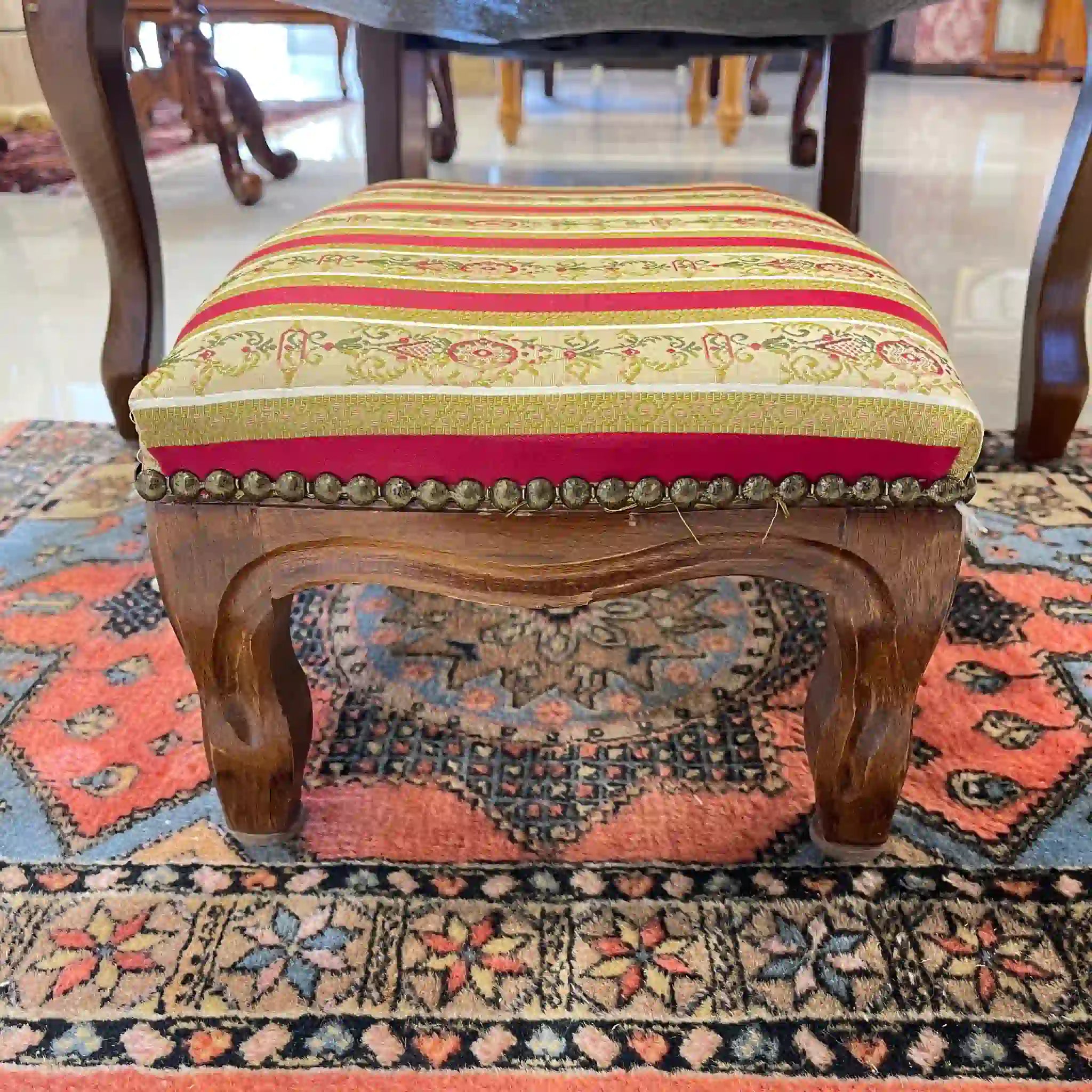 【リユース】 ハイバックアームチェア / イタリア / オットマン付き