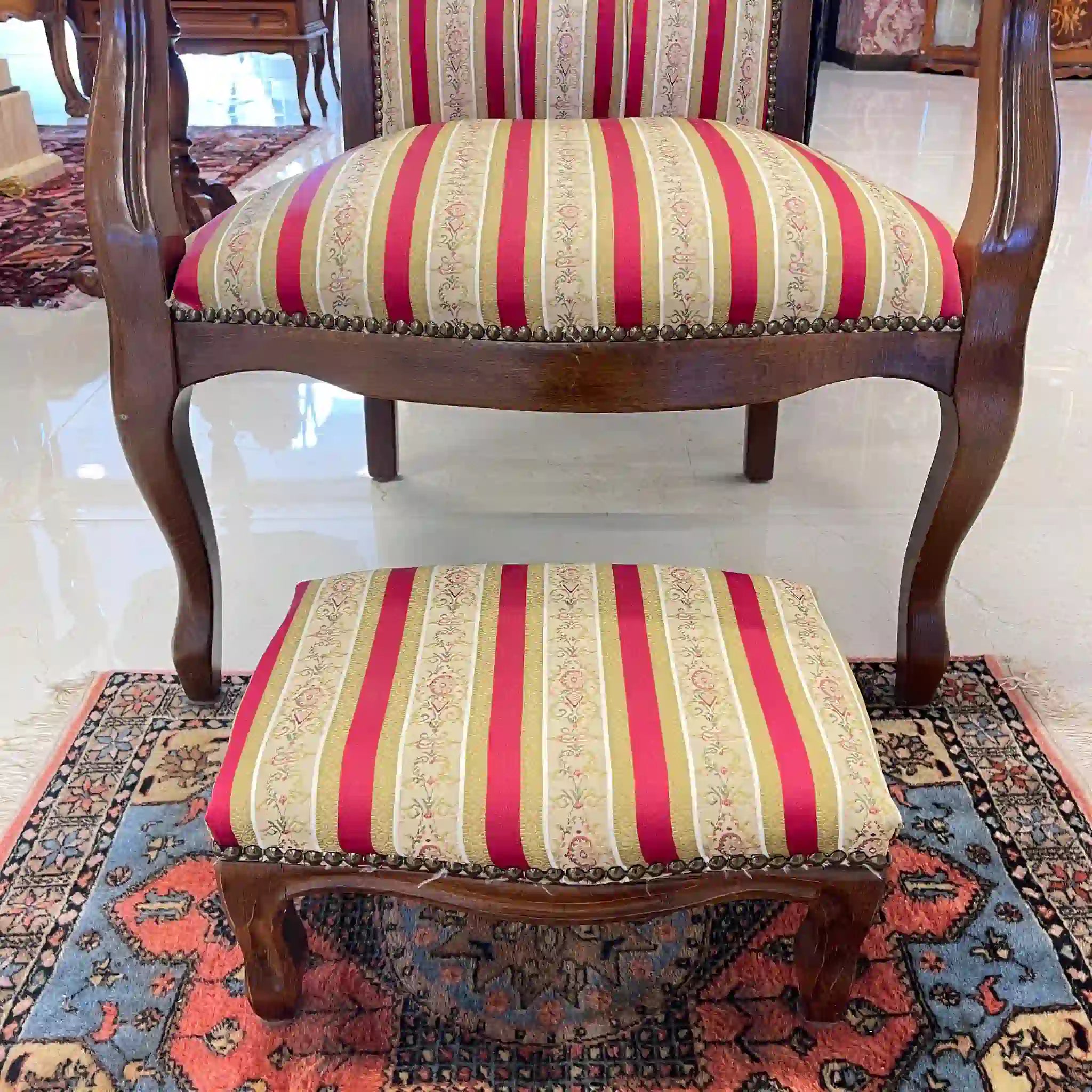 【リユース】 ハイバックアームチェア / イタリア / オットマン付き