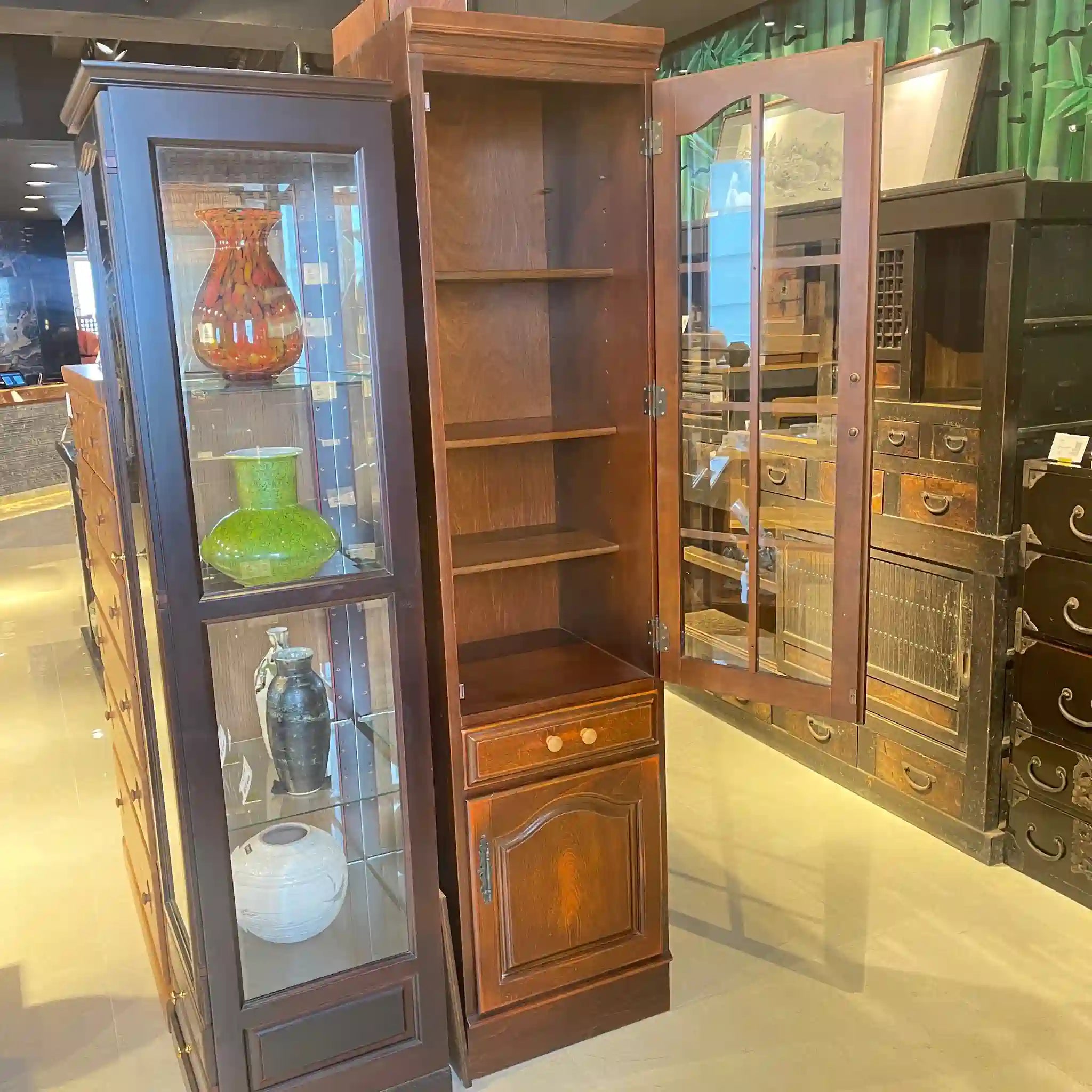 【リユース】 ガラス書棚 / カリモク家具