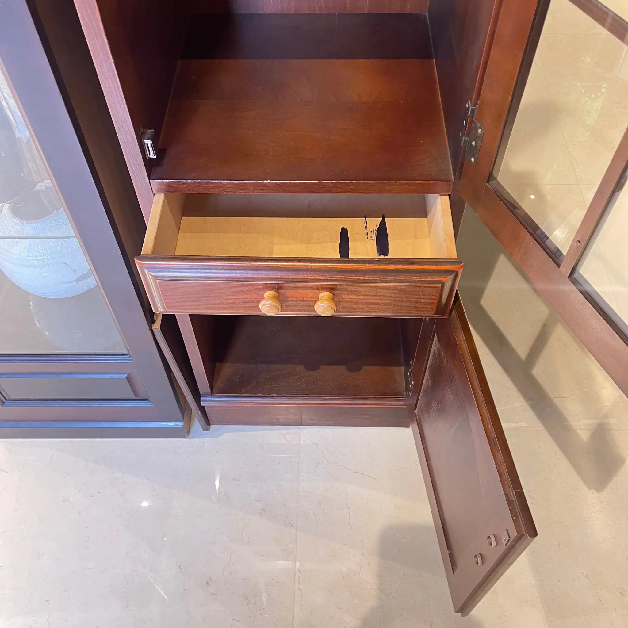 【リユース】 ガラス書棚 / カリモク家具