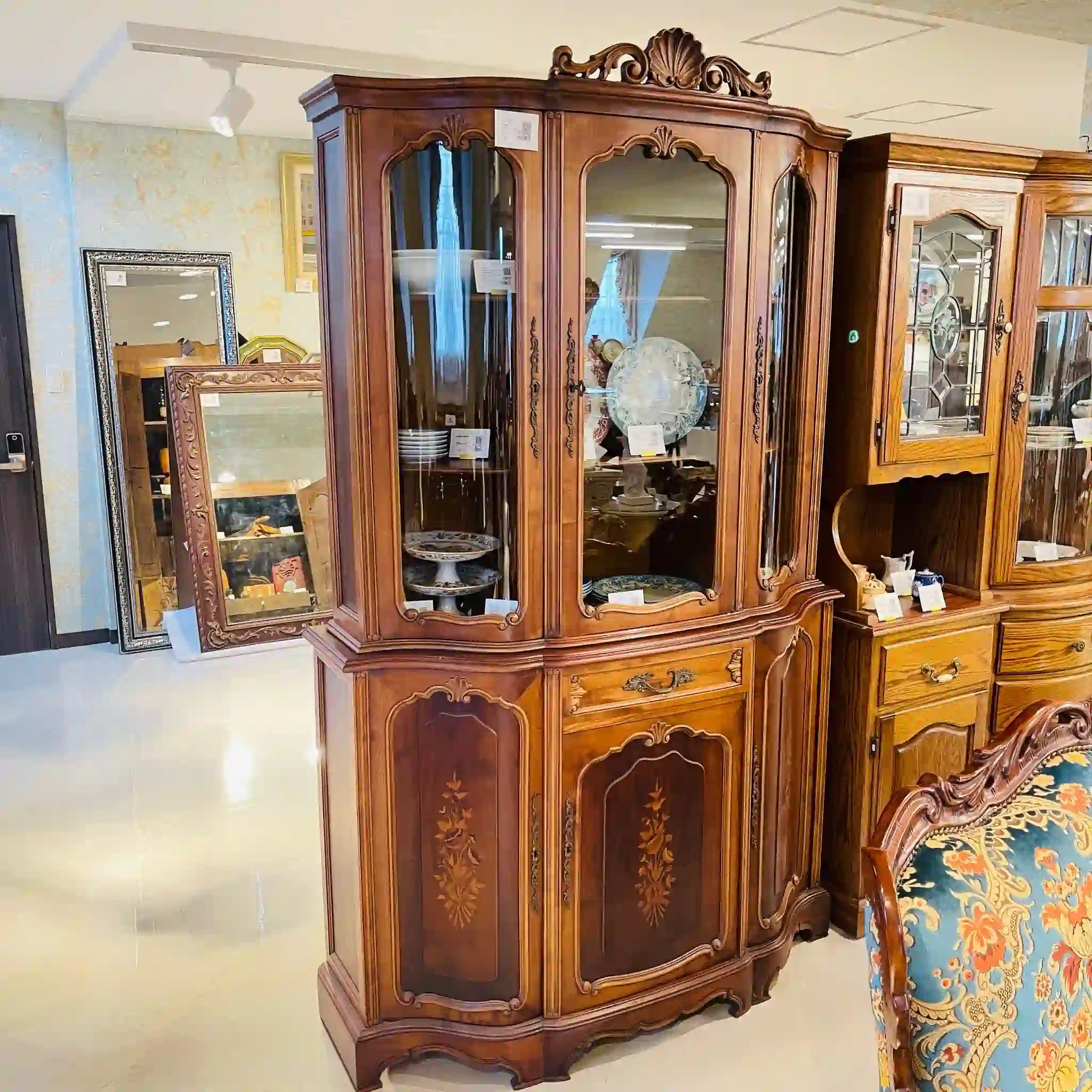 【リユース】リビングボード　アンティーク調　18世紀スタイル