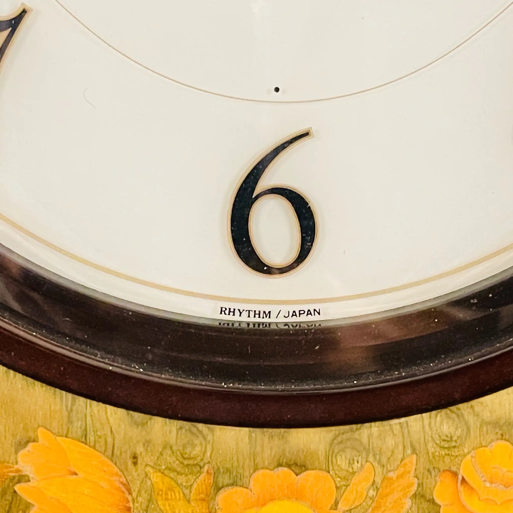 [二手] Rhythm Clock Industry 伊莉莎白二世 掛鐘 4KG935QE 