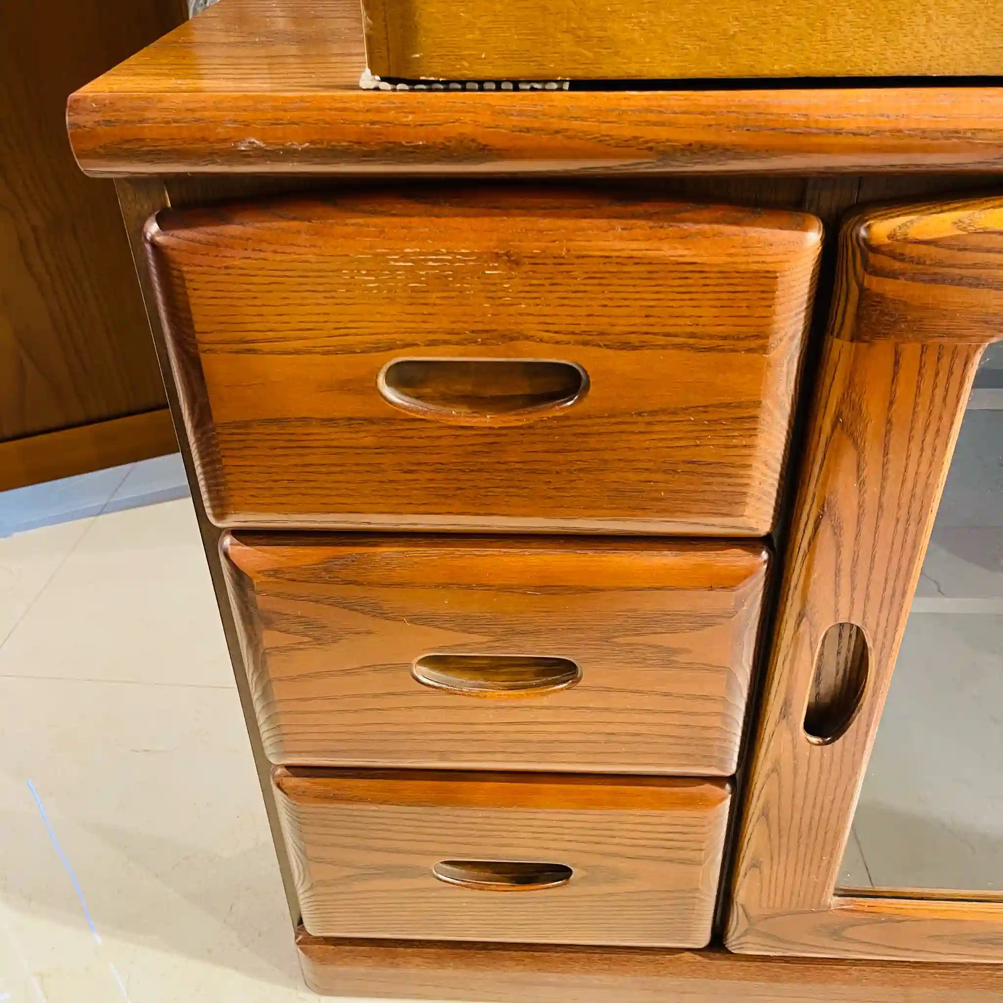 【リユース】 ガラスキャビネット