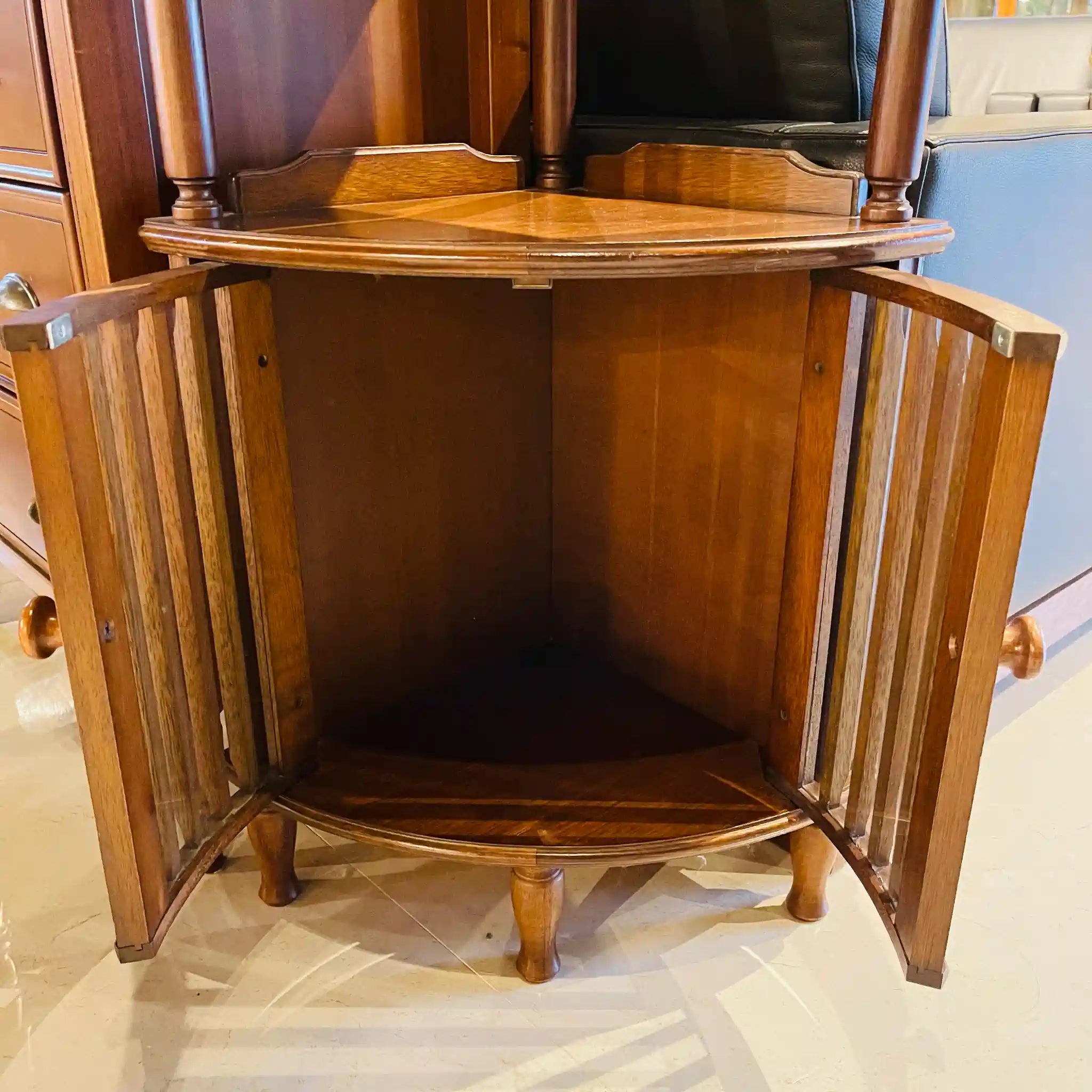 【リユース】 コーナーキャビネット