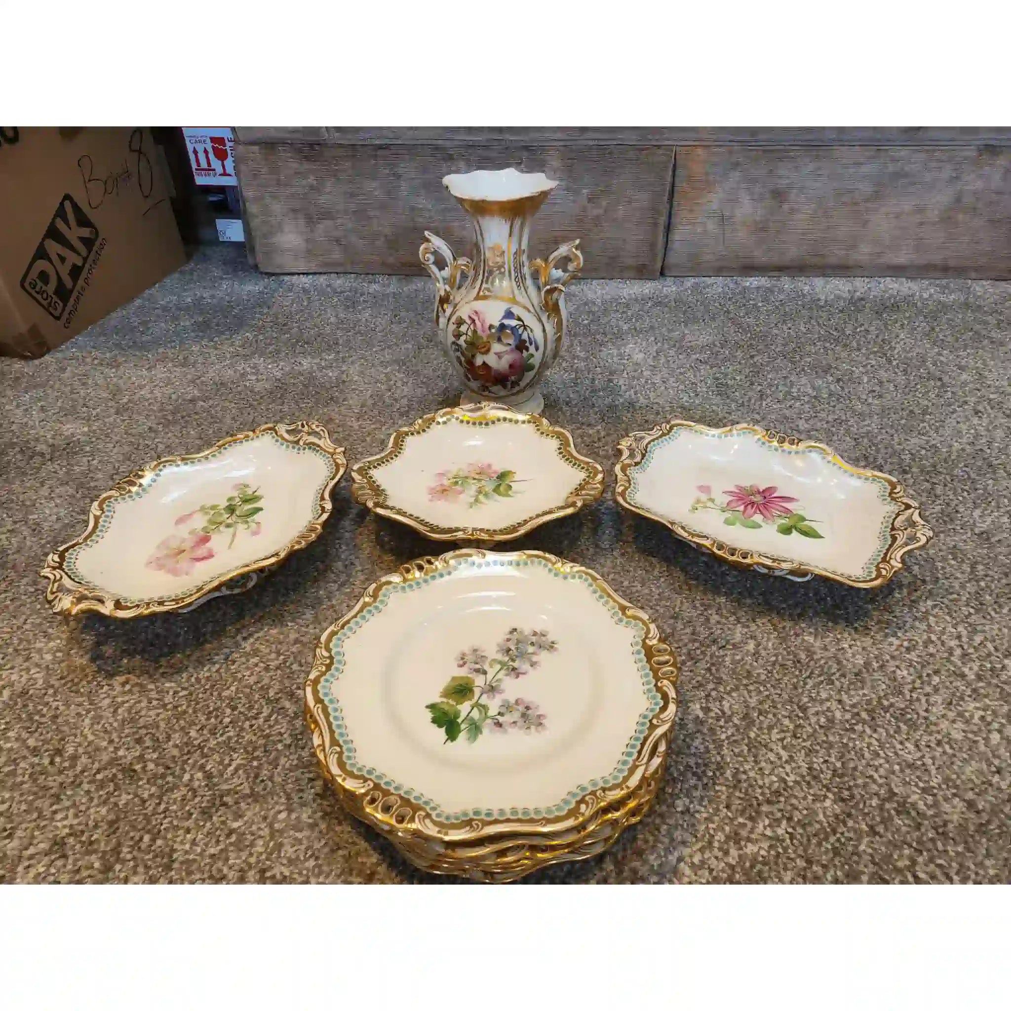 【アンティーク】 フラワーベース(花瓶),プレートセット / Davenport(ダベンポート) / ヴィクトリア朝様式 / 19世紀中期 / イギリス / 金彩