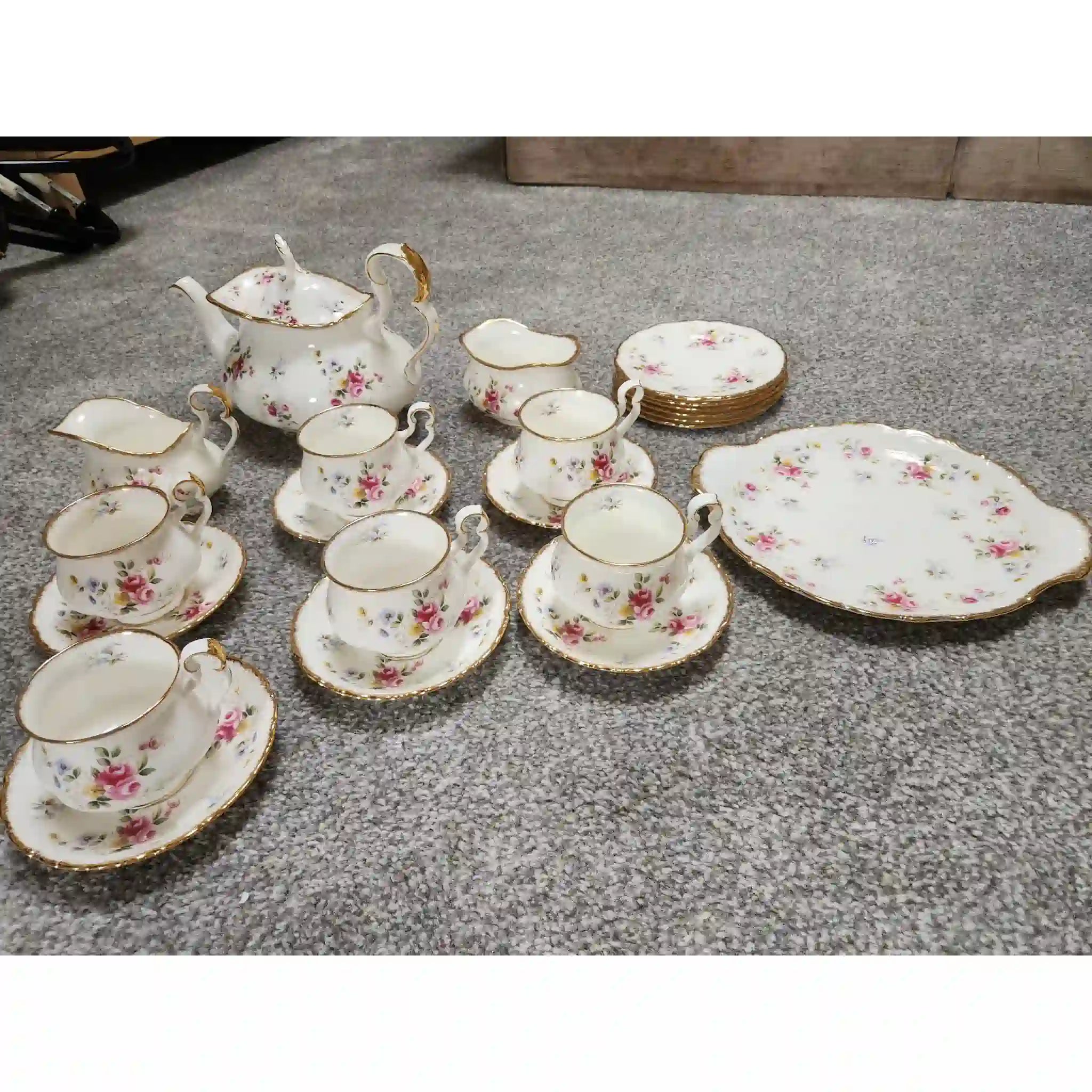 【ビンテージ】 ティーセット 6P / Royal Albert (ロイヤル・アルバート) / TENDERNESS (テンダーネス) / 1950年代から1970年代頃 / Bone China / イギリス / 金彩