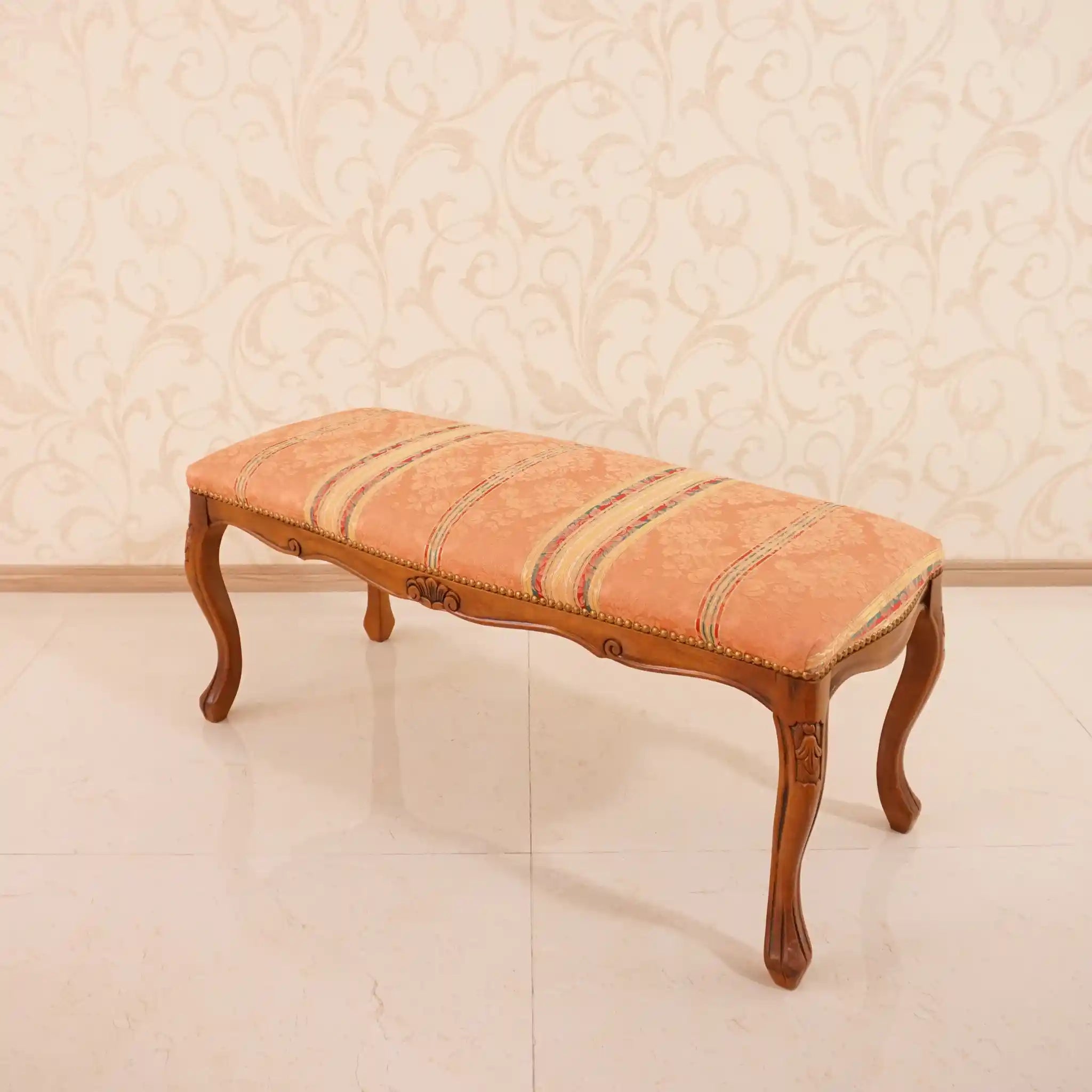 [Antique] Footstool with floral pattern