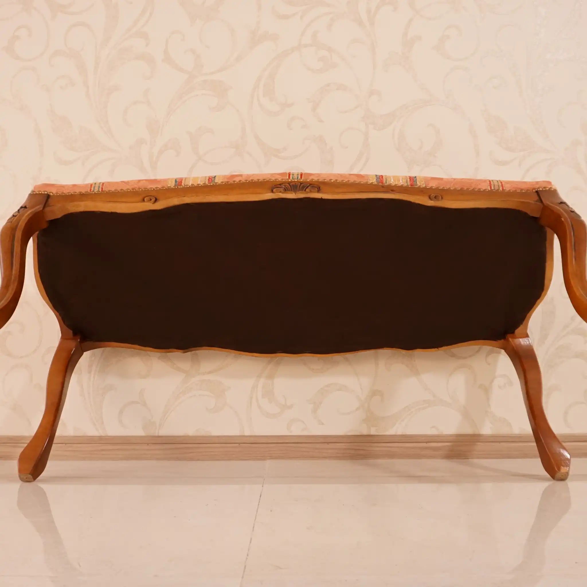 [Antique] Footstool with floral pattern