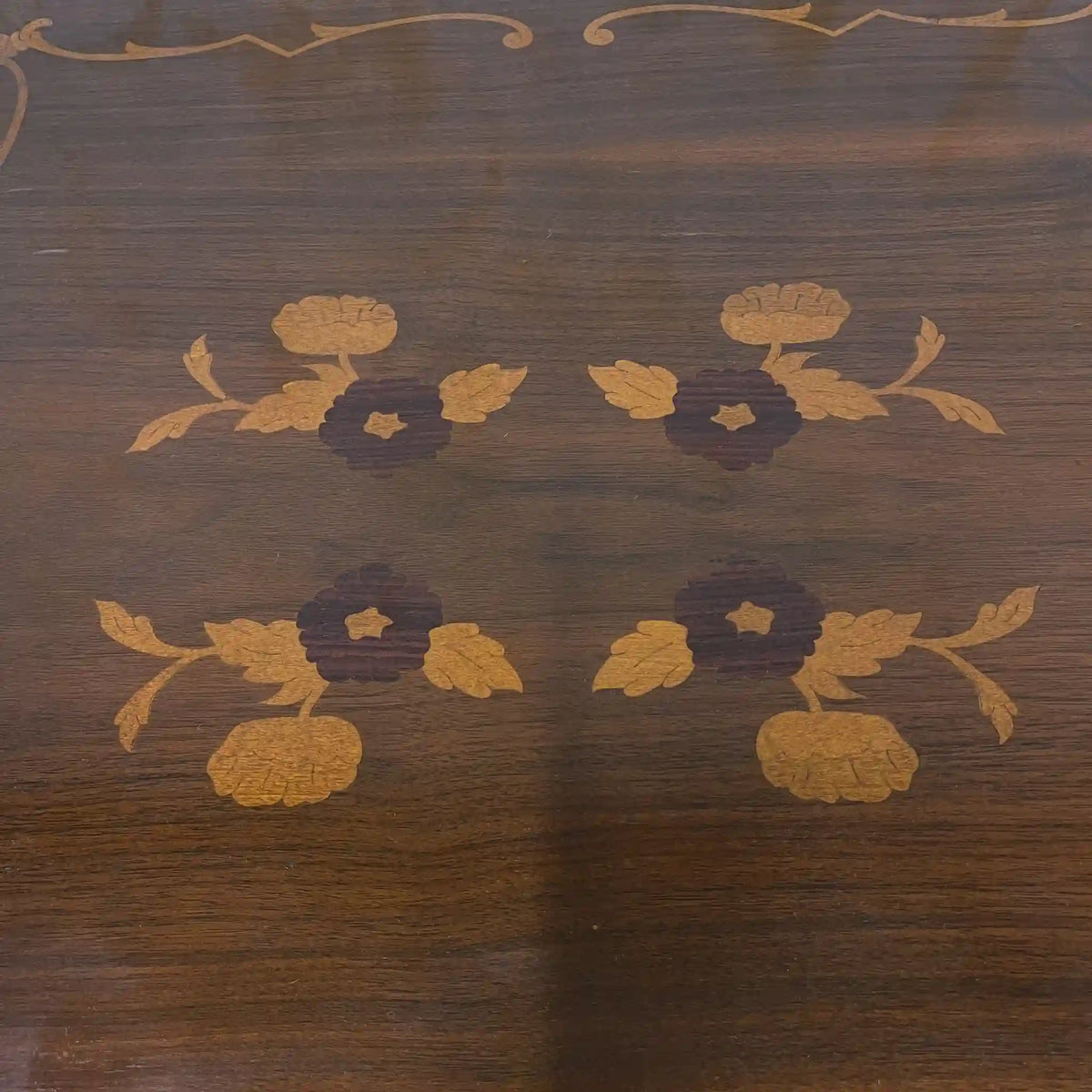 Low table / Italy / Inlay / [Antique]