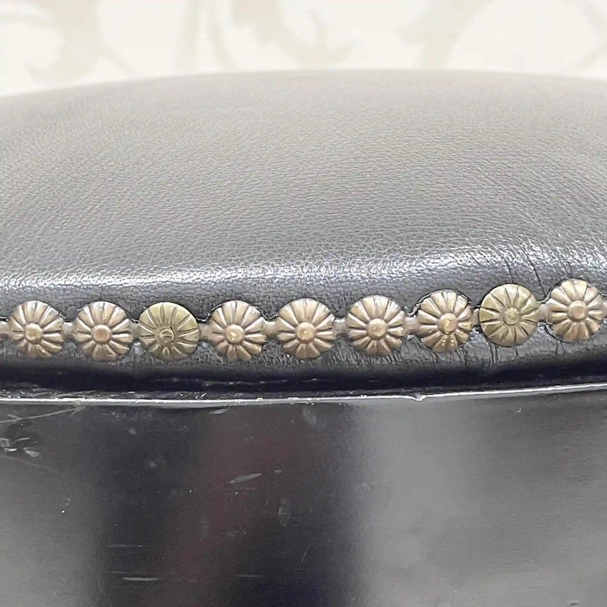 Counter chair (bar stool) / Genuine leather / Japan / Seat reupholstered, store fixtures, rotating, black, studs / [Vintage]