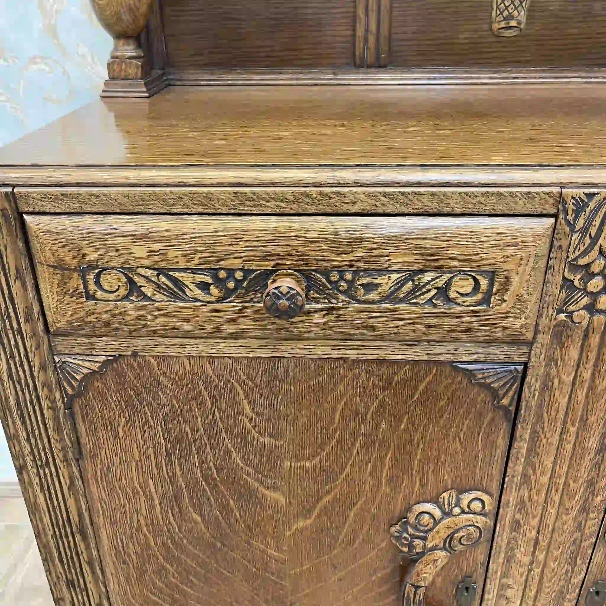 [Antique] Sideboard / Victorian style / Early 20th century (estimated) / Oak / England