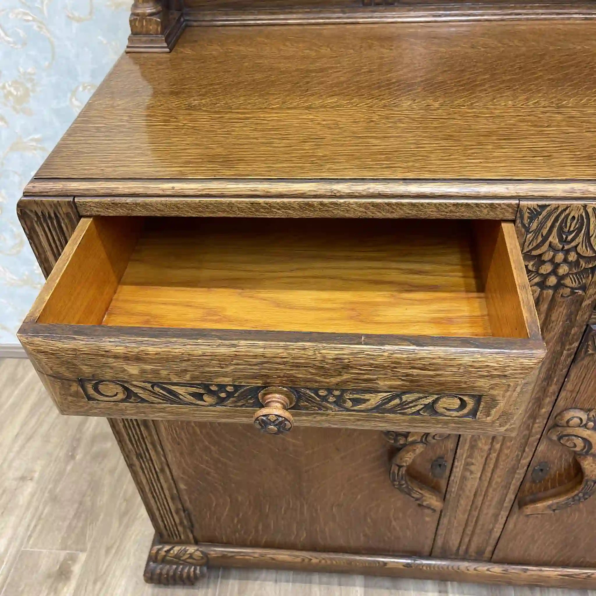 [Antique] Sideboard / Victorian style / Early 20th century (estimated) / Oak / England