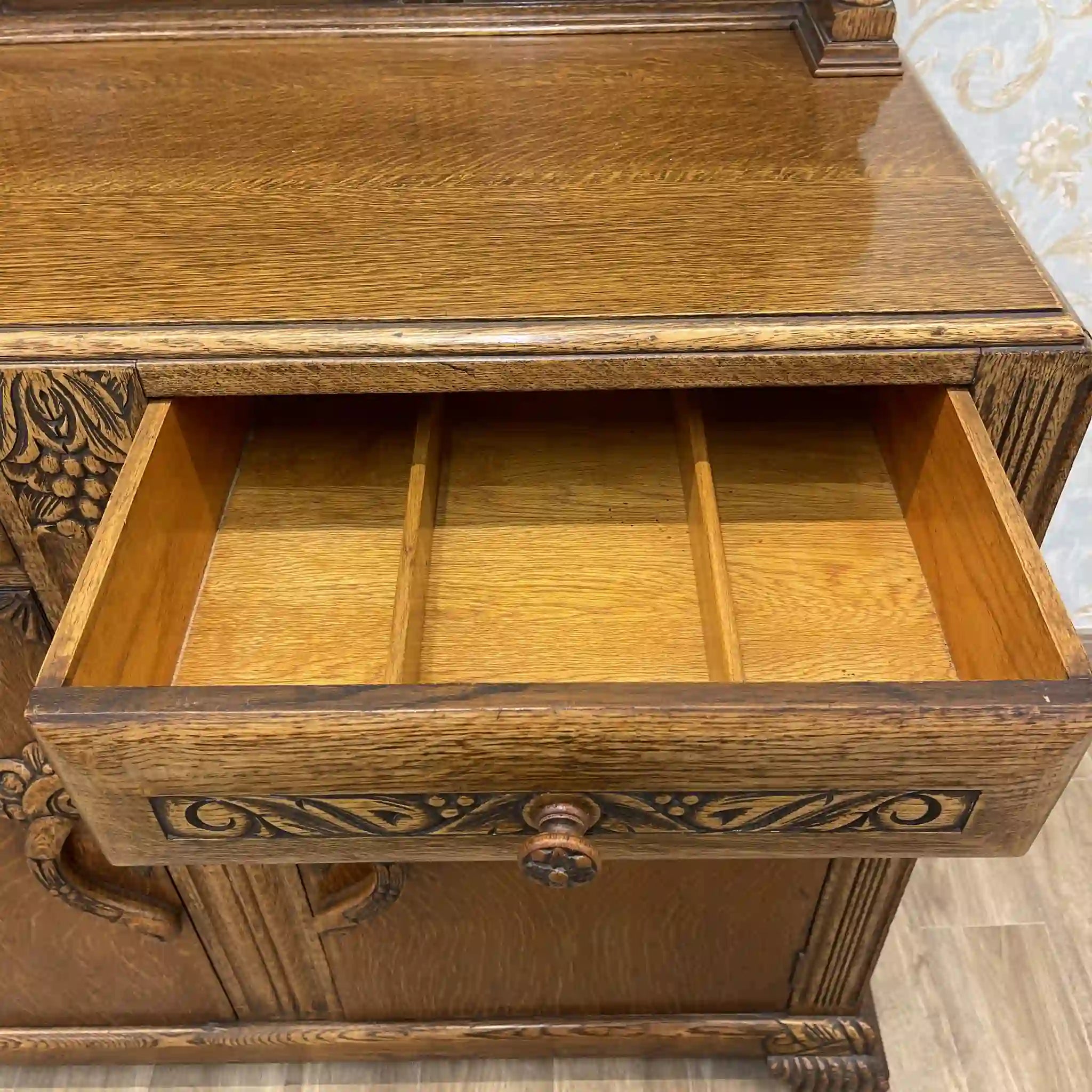 [Antique] Sideboard / Victorian style / Early 20th century (estimated) / Oak / England