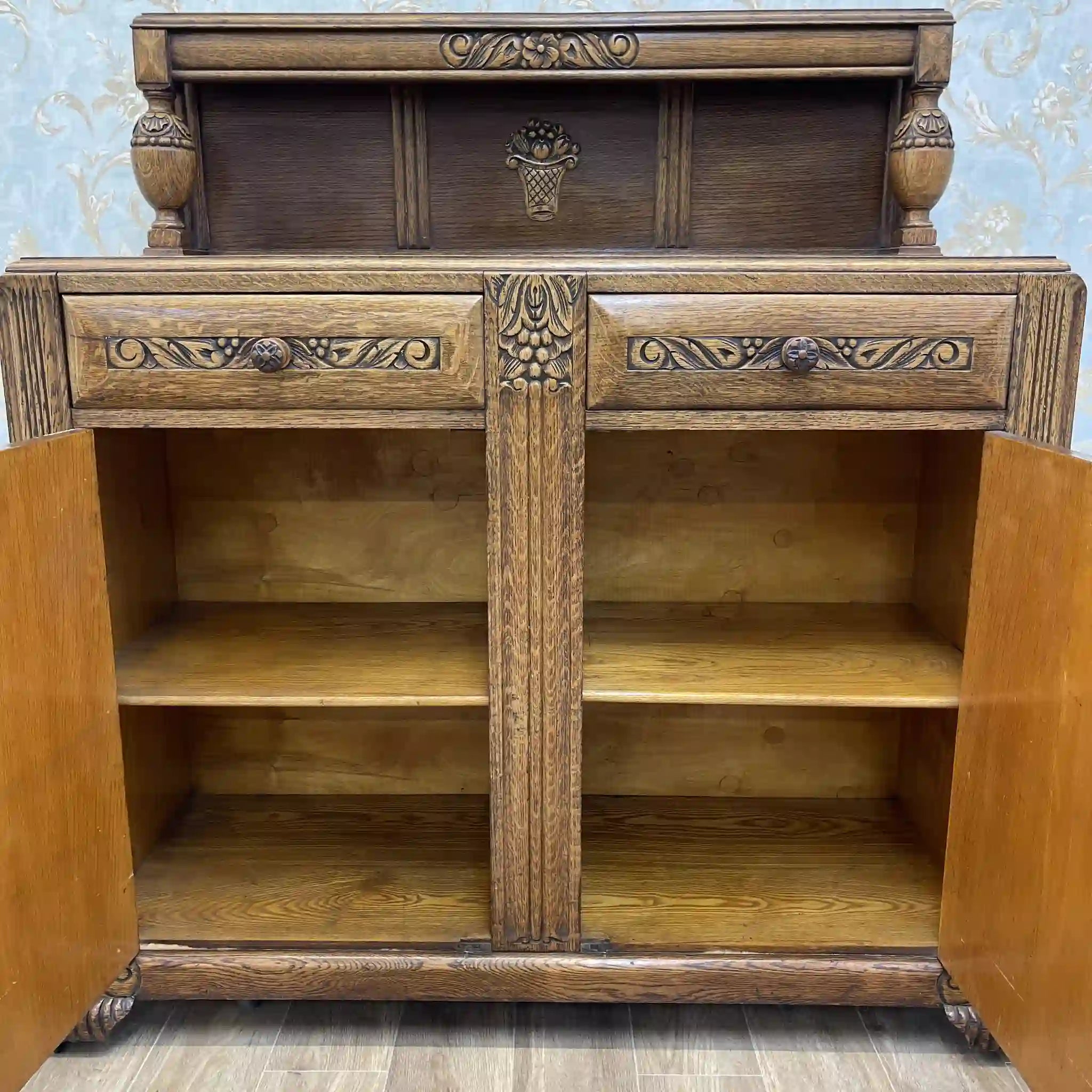 [Antique] Sideboard / Victorian style / Early 20th century (estimated) / Oak / England