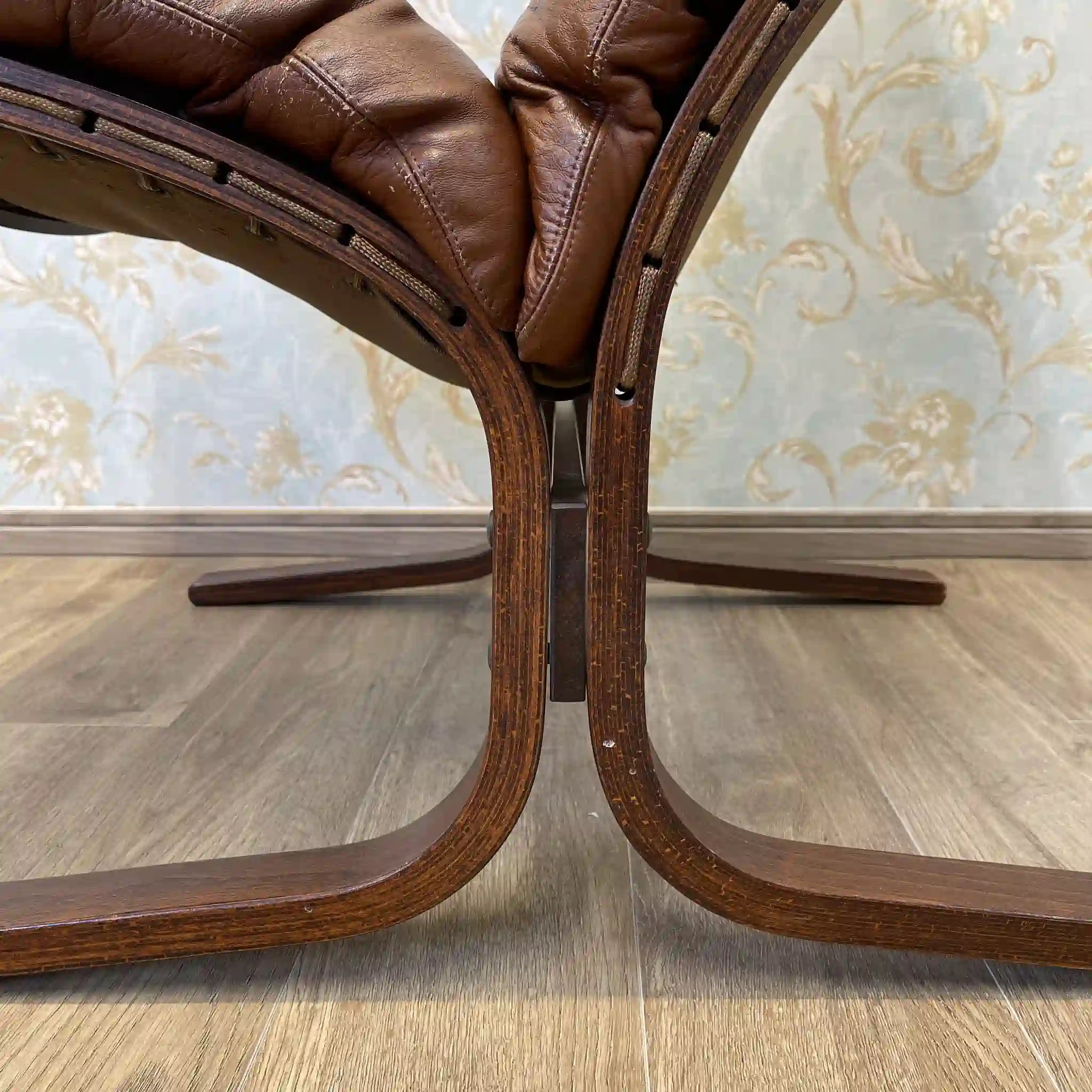 [Vintage] Lounge chair / westnofa furniture / 1960-1970s (estimated) / Genuine leather / Norway / Canvas suspension, button tufted leather