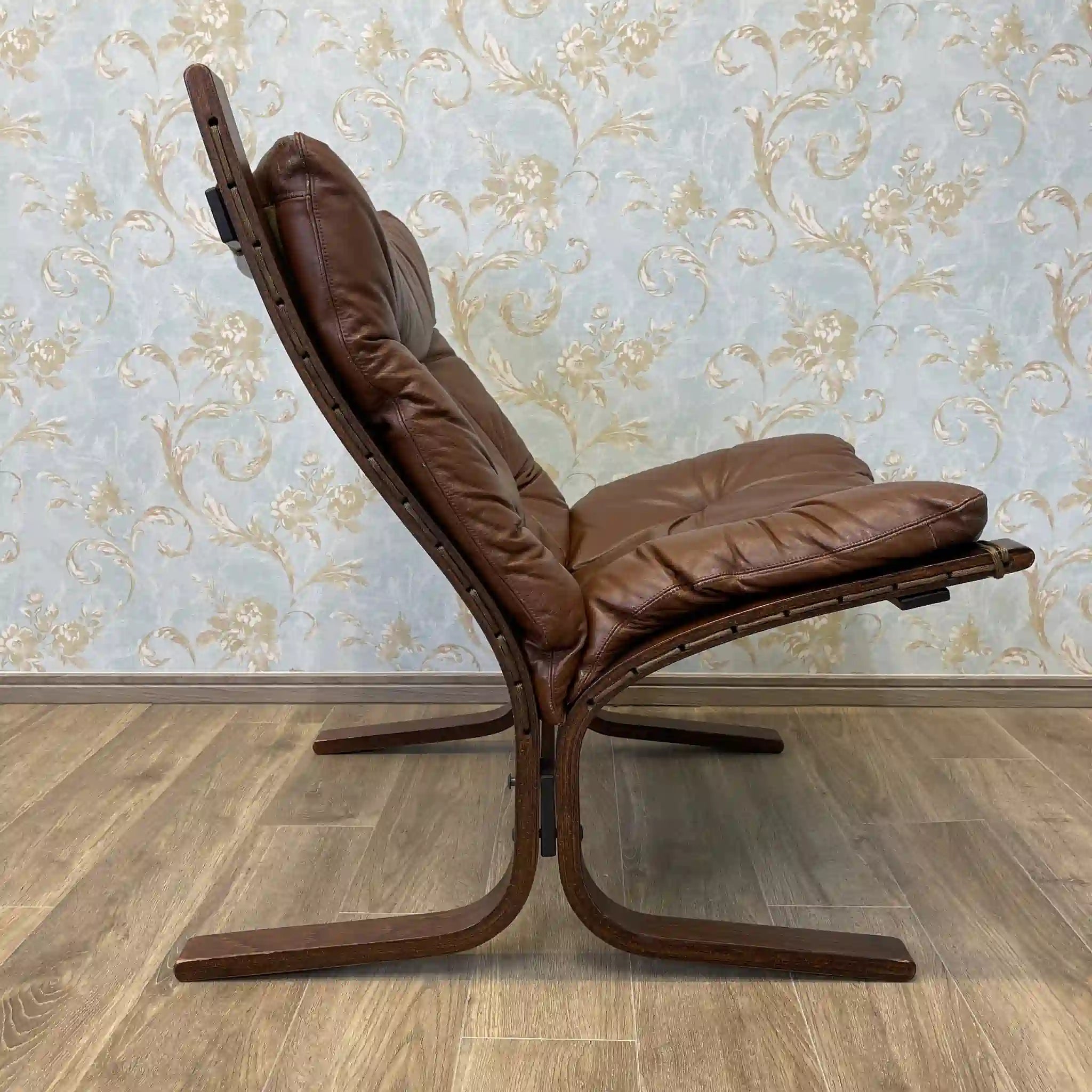[Vintage] Lounge chair / westnofa furniture / 1960-1970s (estimated) / Genuine leather / Norway / Canvas suspension, button tufted leather