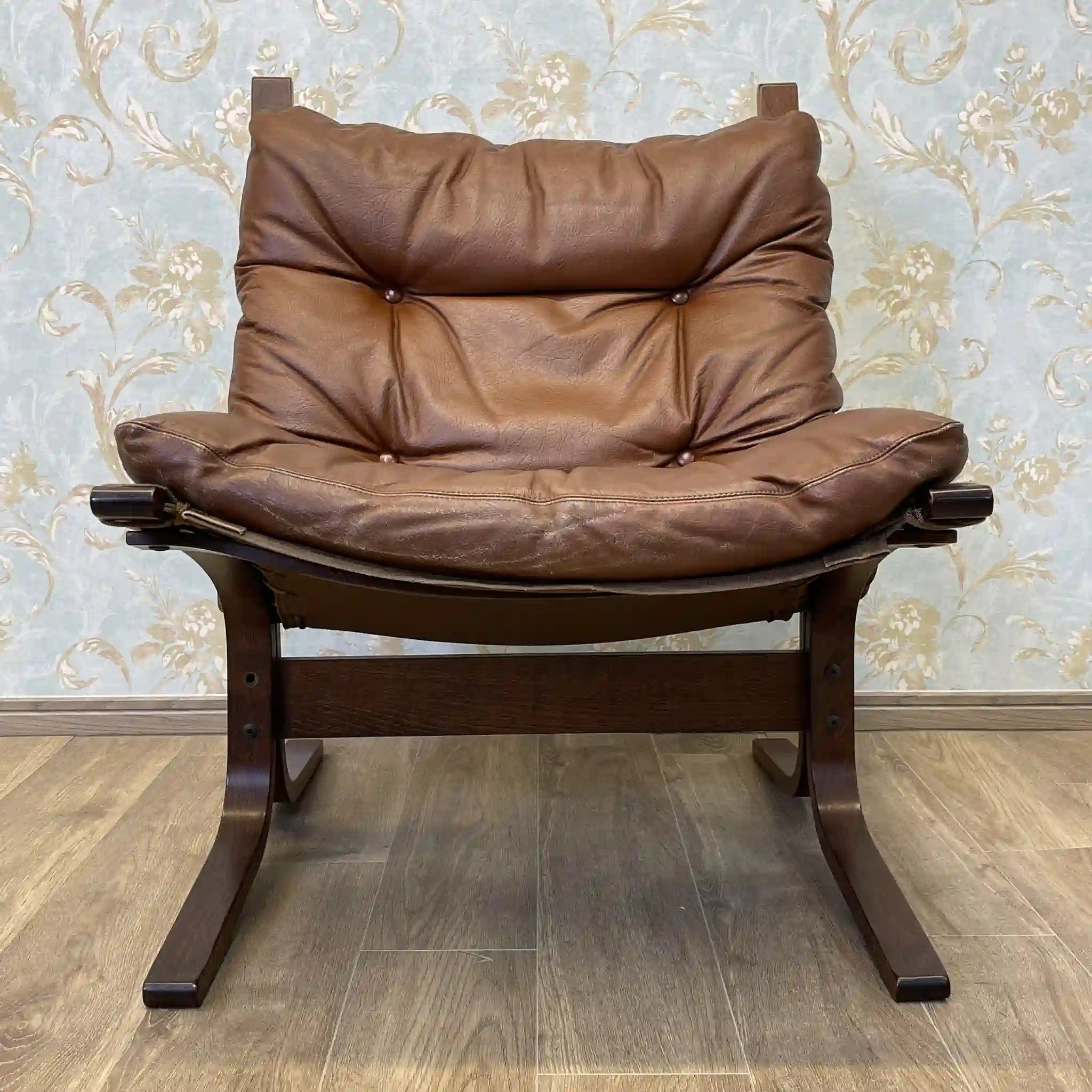 [Vintage] Lounge chair / westnofa furniture / 1960-1970s (estimated) / Genuine leather / Norway / Canvas suspension, button tufted leather