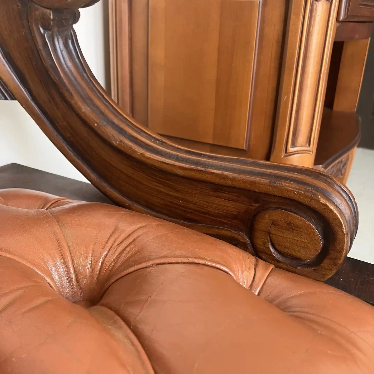 Sofa / British Classic / 20th Century / Genuine leather / Antique button tufting, all genuine leather upholstery / [Vintage]