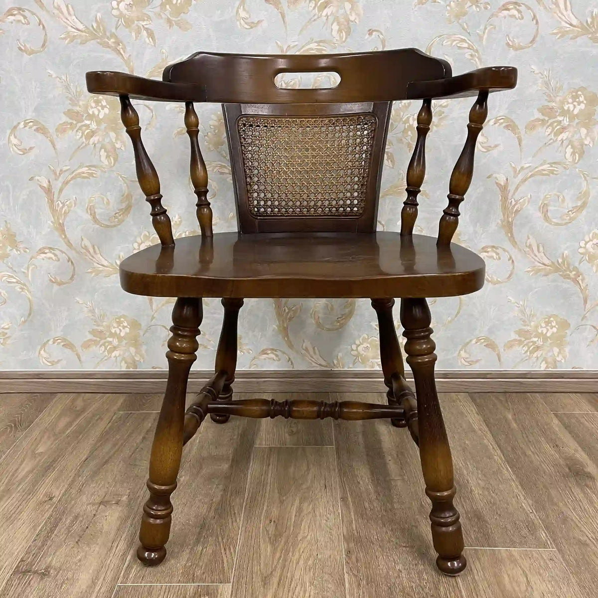 Hida Sangyo (woodpecker) / Windsor chair (armchair) / beech wood / Japan / Captain chair, horseshoe-shaped (U-shaped) arm and low back design, potter's wheel legs / [Vintage]