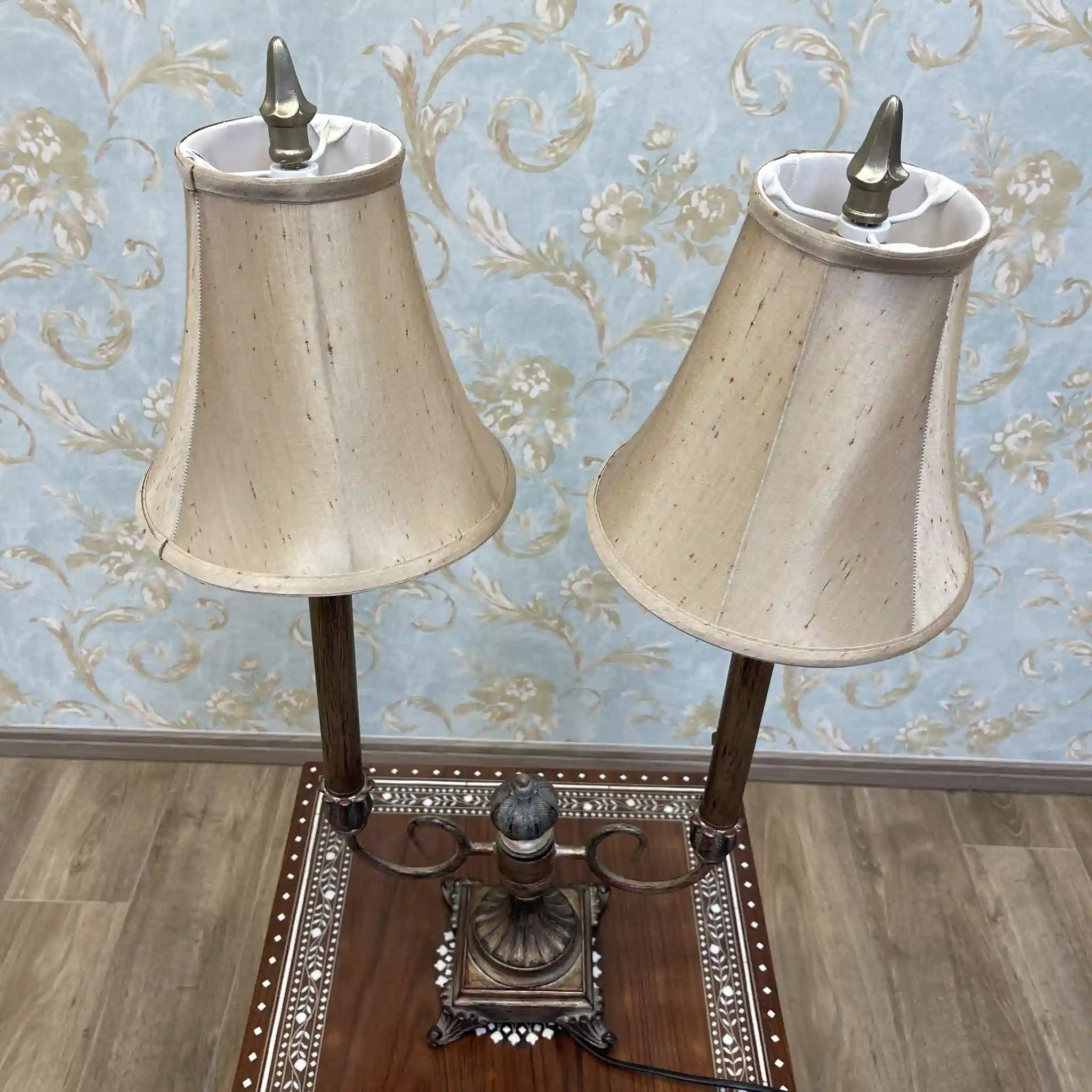 アンティーク調テーブルランプ / 鋳物 / 中国 / イギリス市場向け製品、ヴィクトリアン様式, アカンサス装飾 / [リユース]