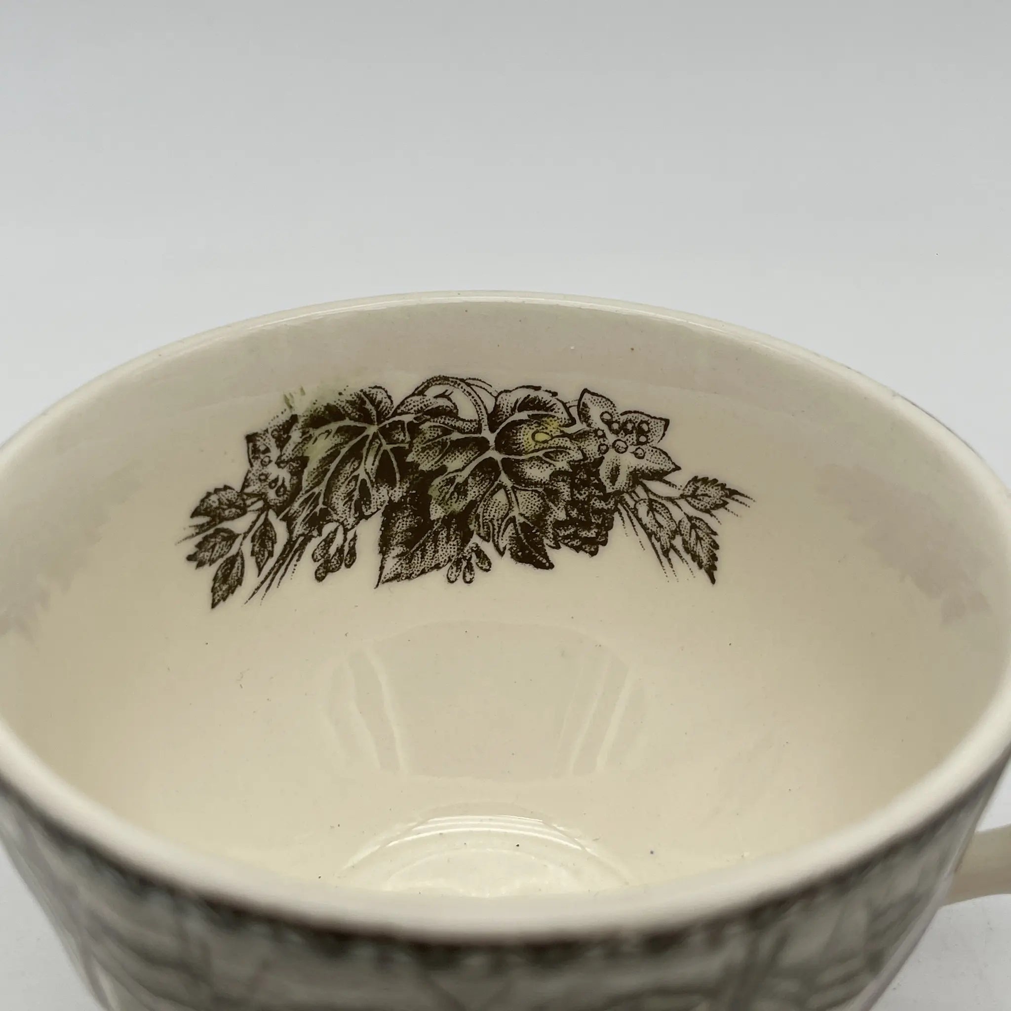 [Vintage] Cup & saucer 2P / Johnson Brothers / The Friendly Village / The Ice House / Estimated 1950-1970s / Ironstone / England / Copperplate transfer, snow scene