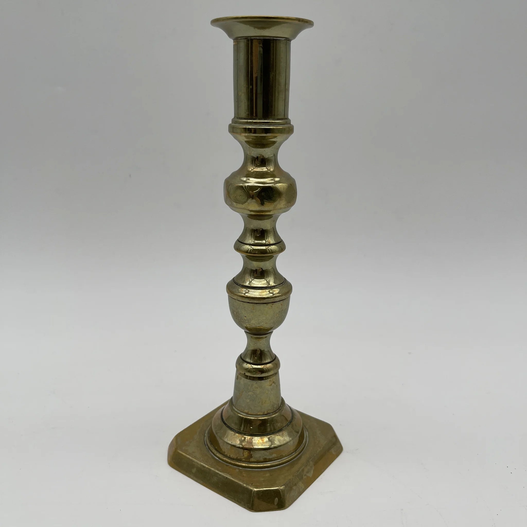 【アンティーク】 キャンドルスタンド (燭台) / ジョージアン様式 / 推定19世紀後半 / 真鍮 / イギリス / バラスター・ステム,挽き物細工