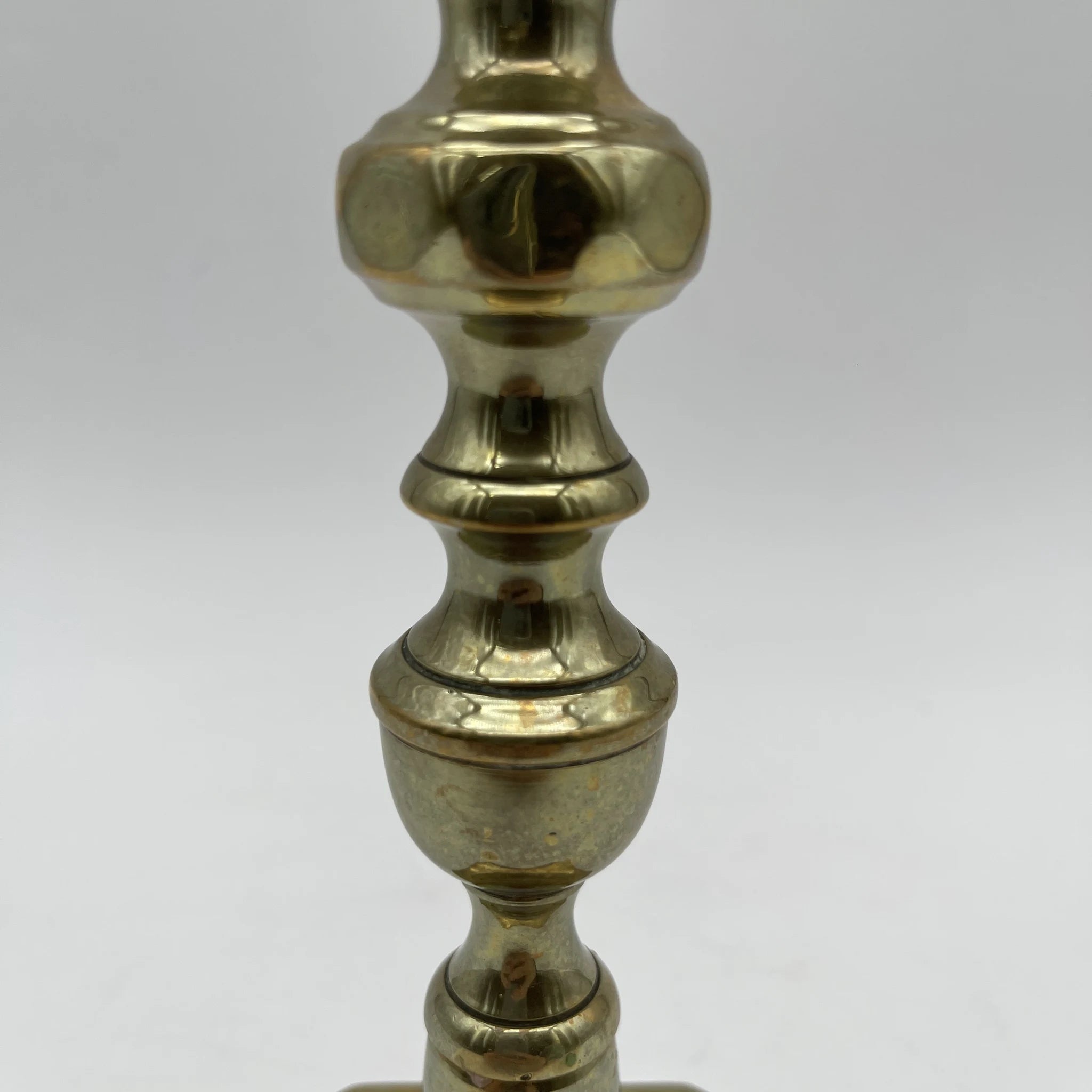 【アンティーク】 キャンドルスタンド (燭台) / ジョージアン様式 / 推定19世紀後半 / 真鍮 / イギリス / バラスター・ステム,挽き物細工