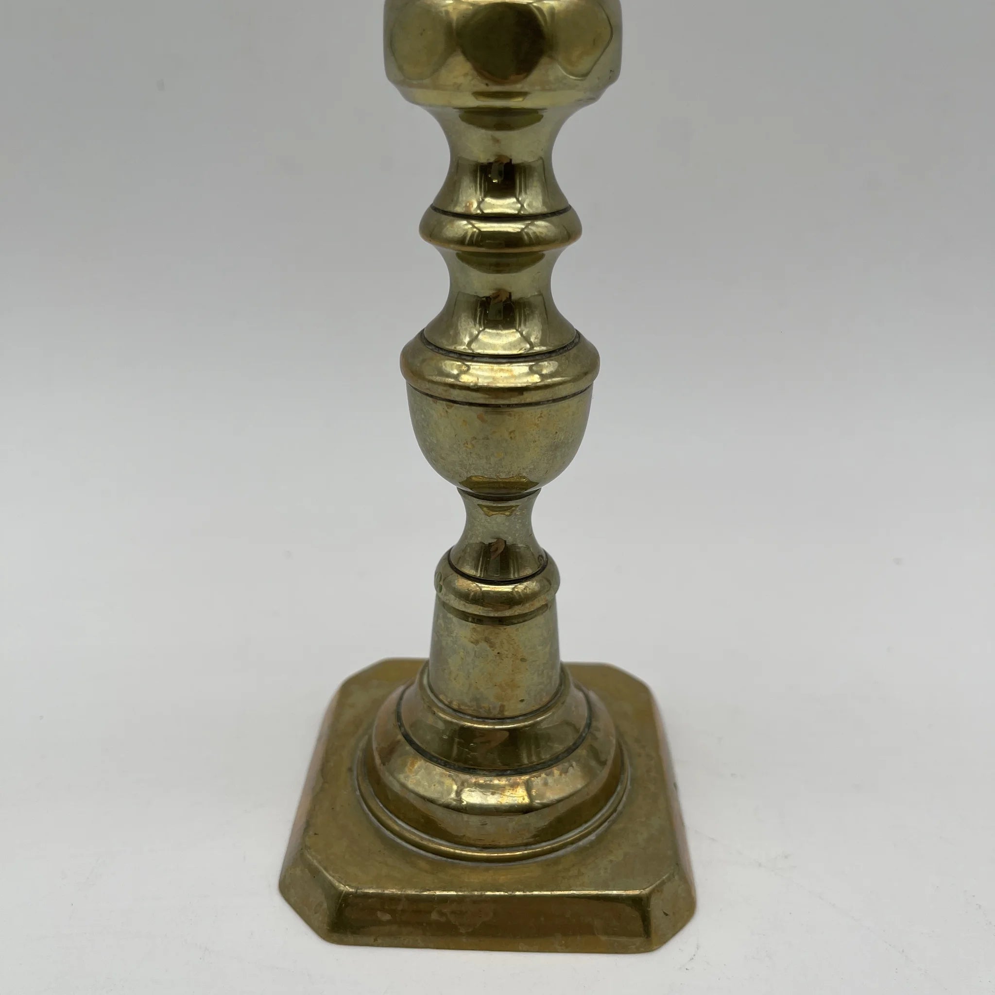 【アンティーク】 キャンドルスタンド (燭台) / ジョージアン様式 / 推定19世紀後半 / 真鍮 / イギリス / バラスター・ステム,挽き物細工
