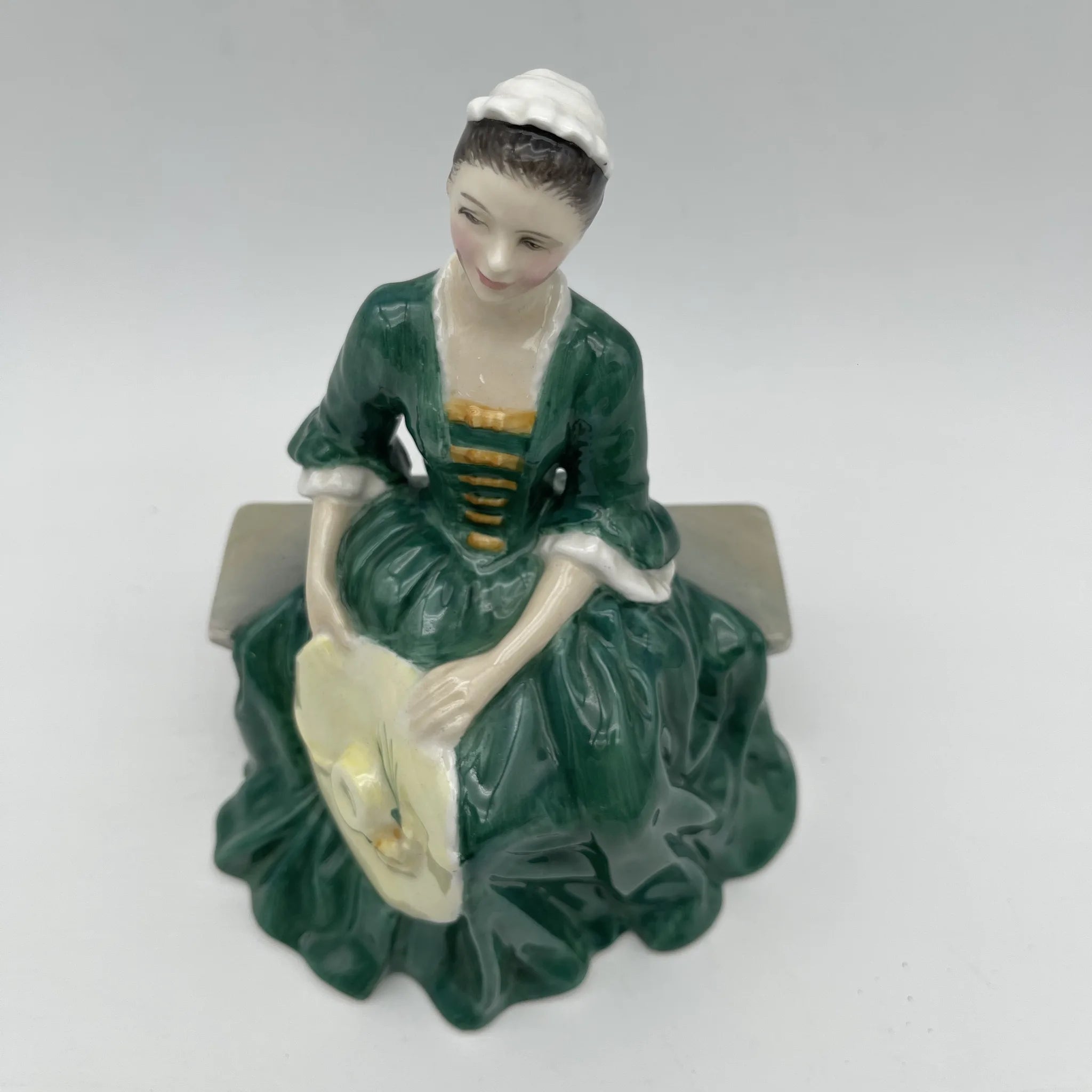 Royal Doulton ボーンチャイナ フィギュリン Daffy Down Dilly HN 1712
